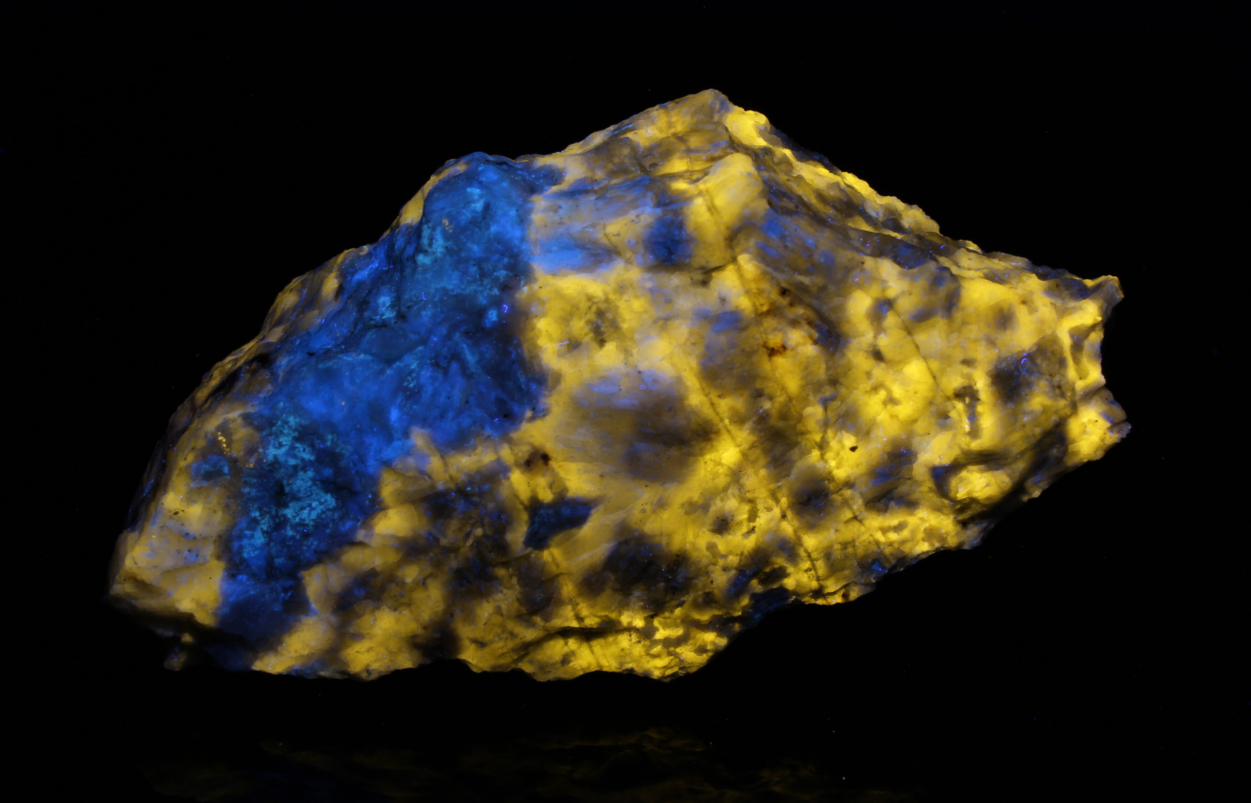 Fluorescence under longwave UV light.