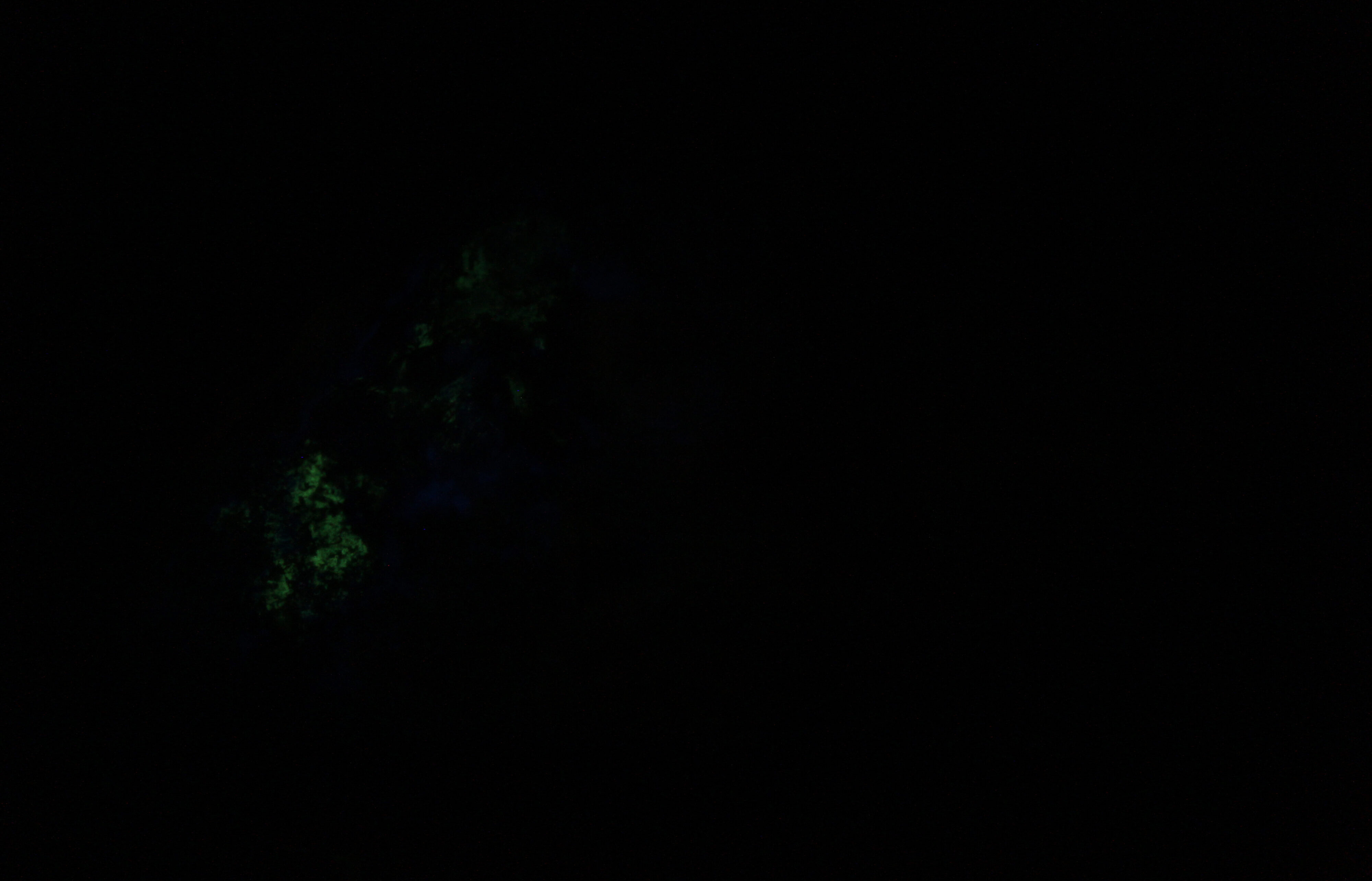 Afterglow after exposure to longwave UV light.