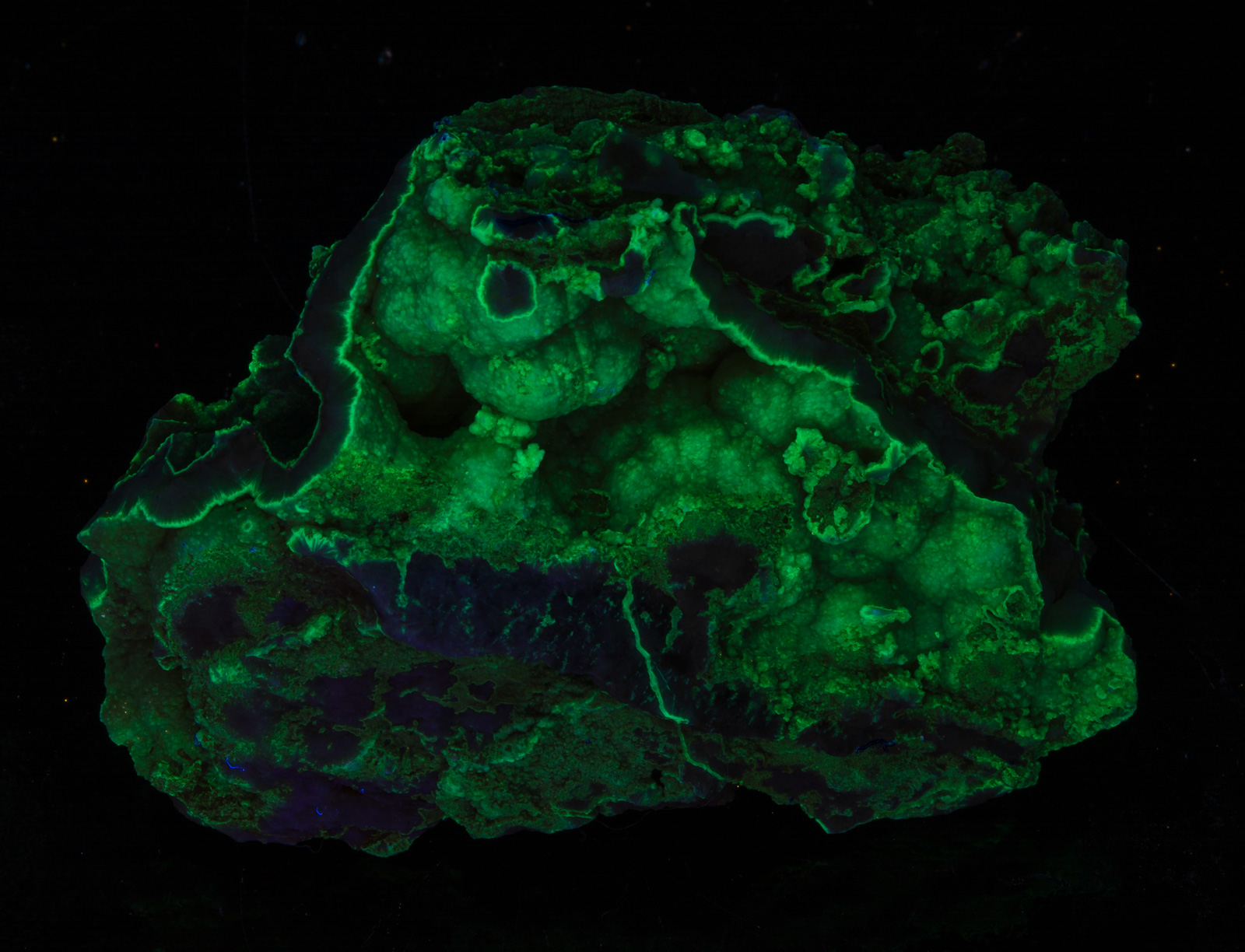 Fluorescence under shortwave UV light.