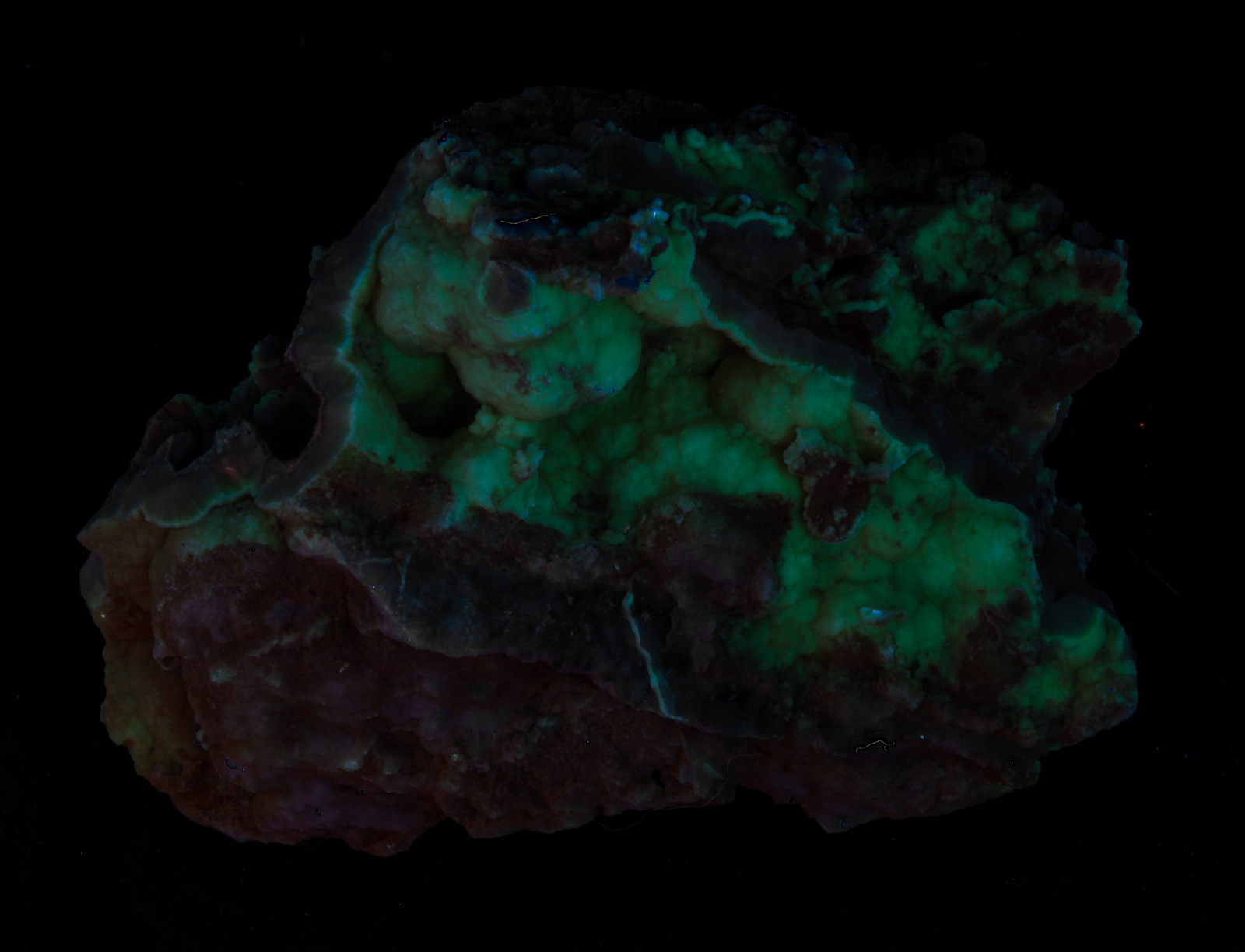 Fluorescence under longwave UV light.