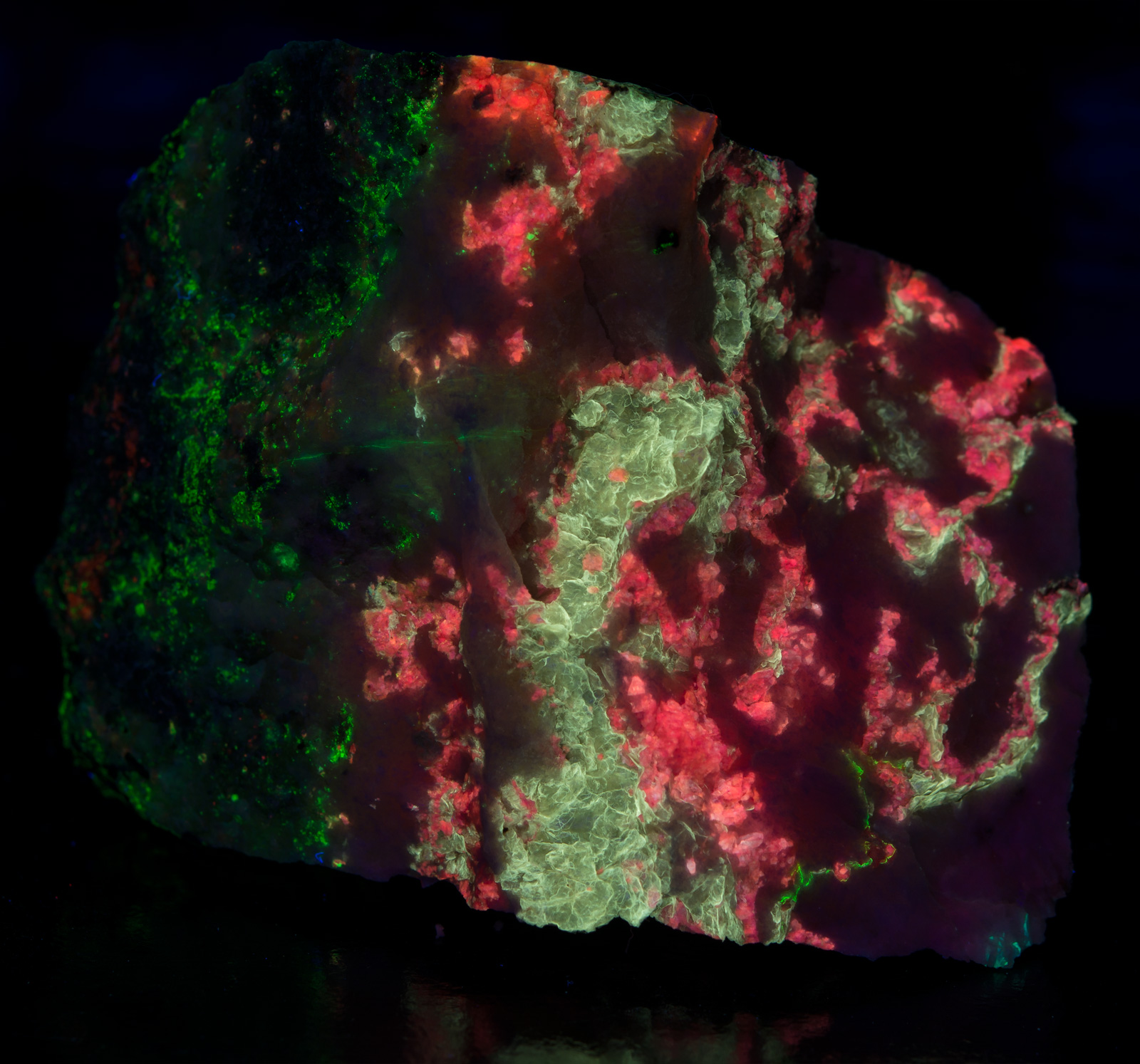 Fluorescence under shortwave UV light.