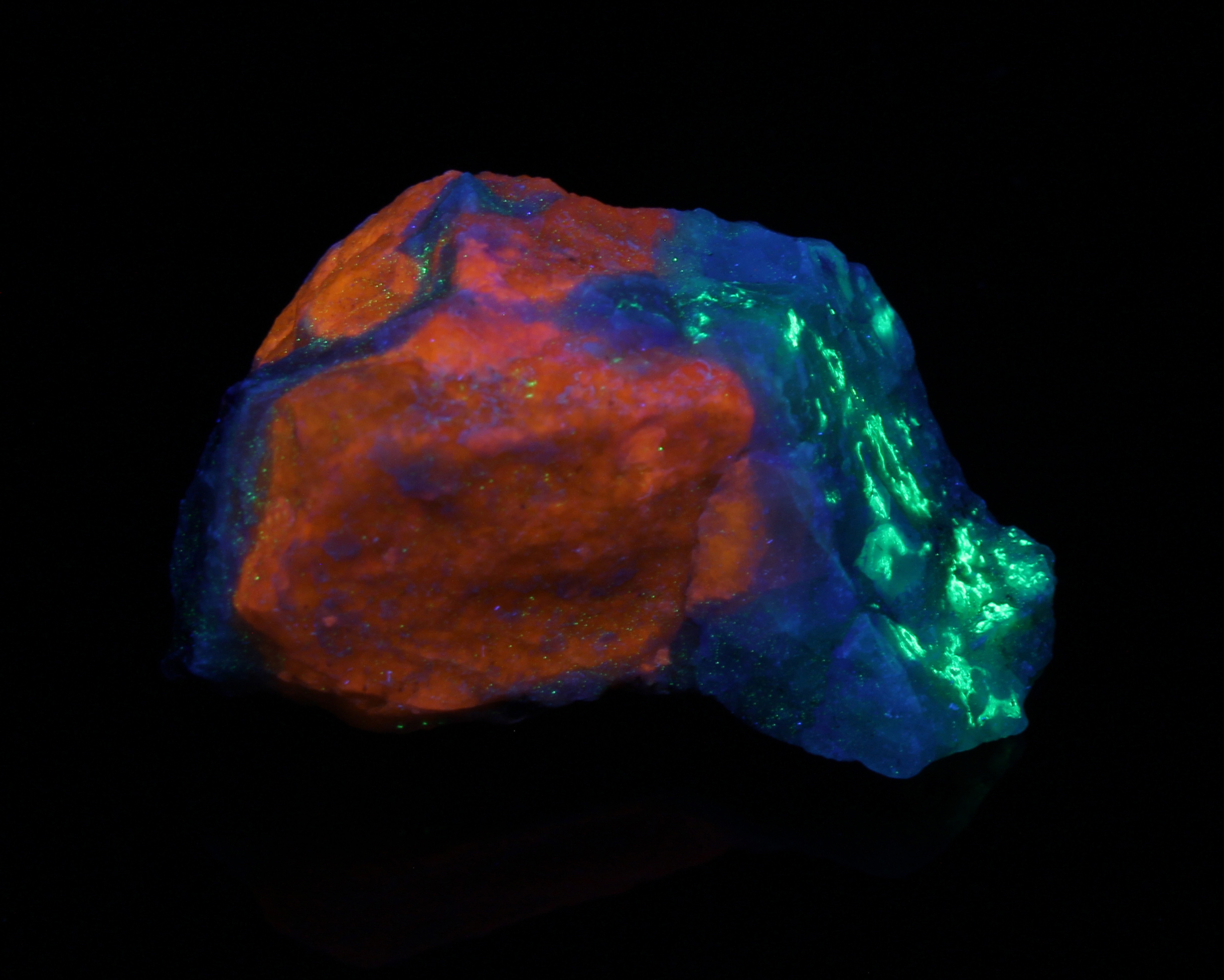 Fluorescence under shortwave UV light. Side 2