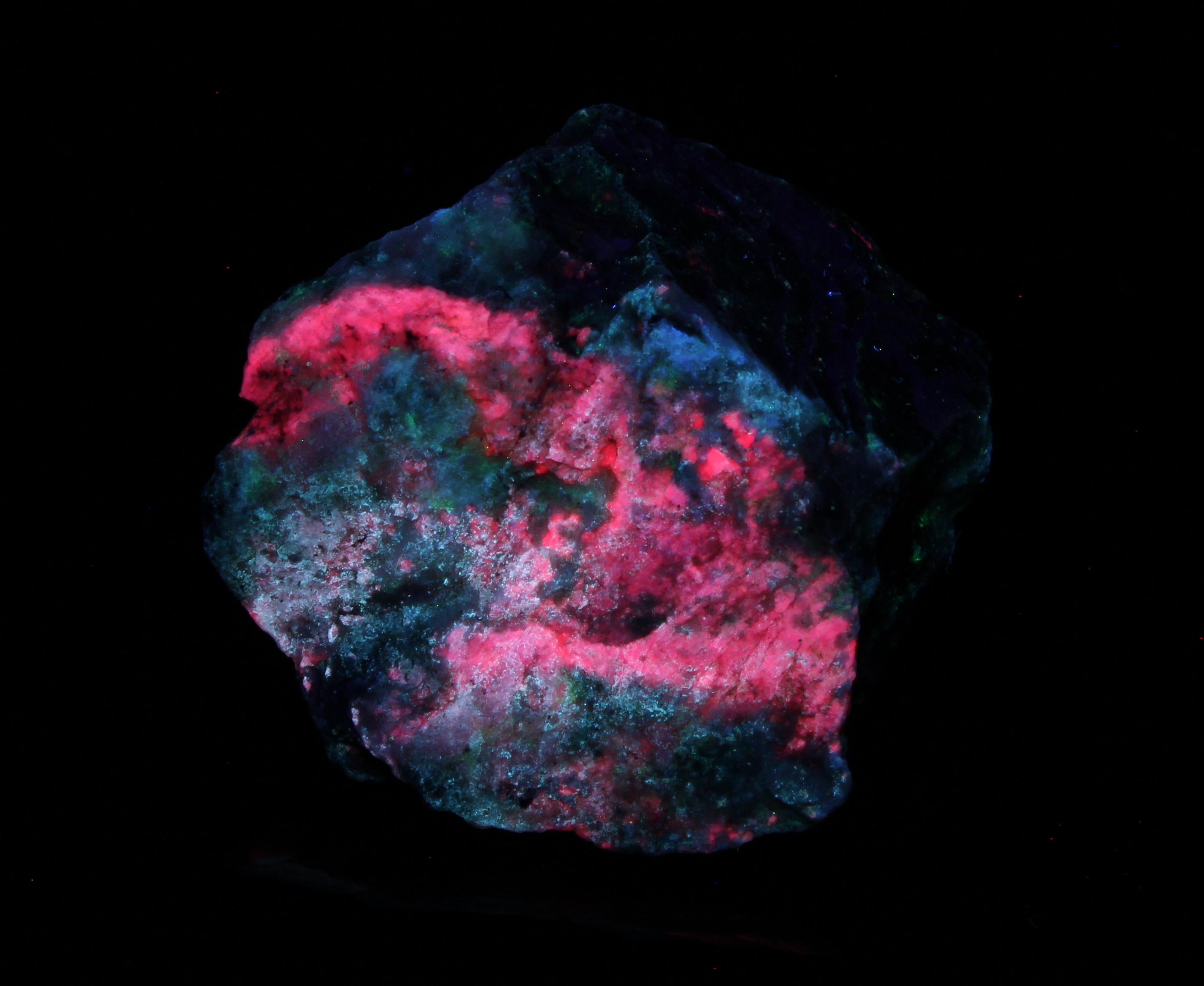 Fluorescence under shortwave UV light.