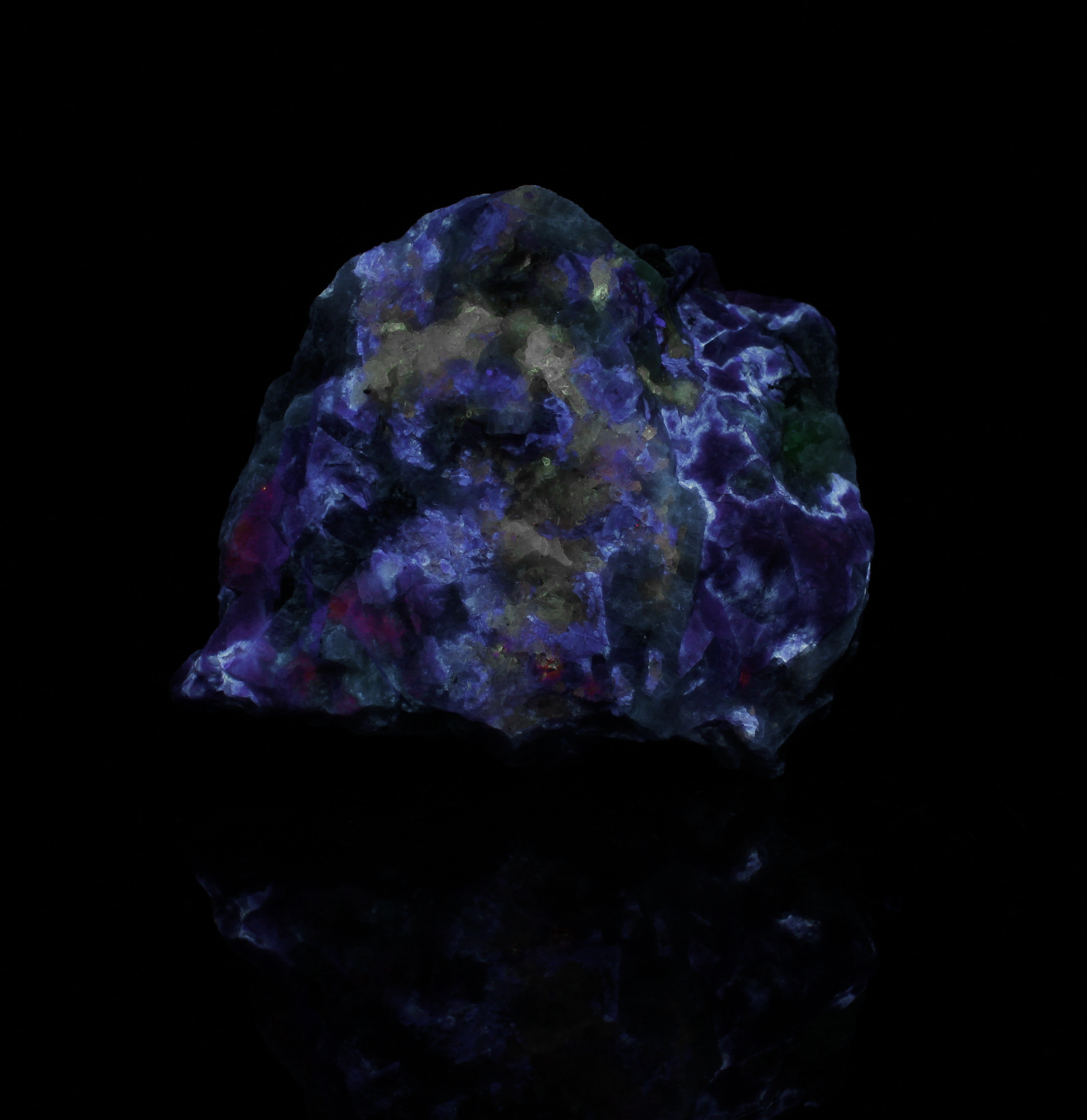 Fluorescence under midwave (310nm LED) UV light. Side 2.
