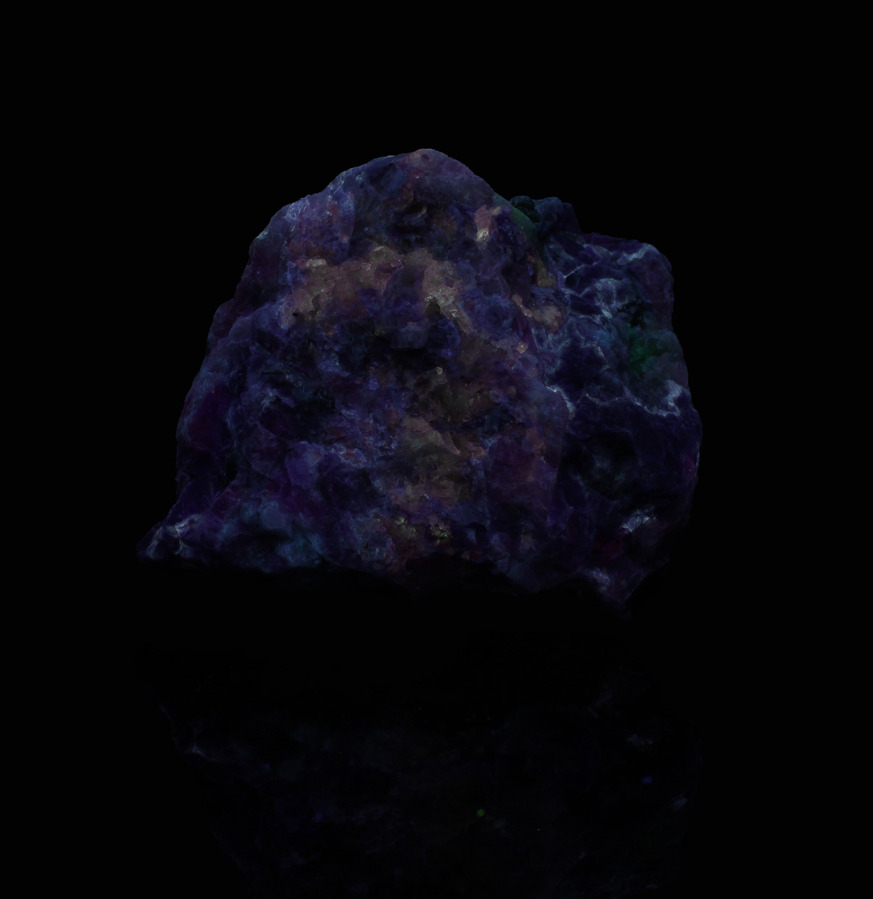 Fluorescence under shortwave (254 nm tube) UV light. Side 2.