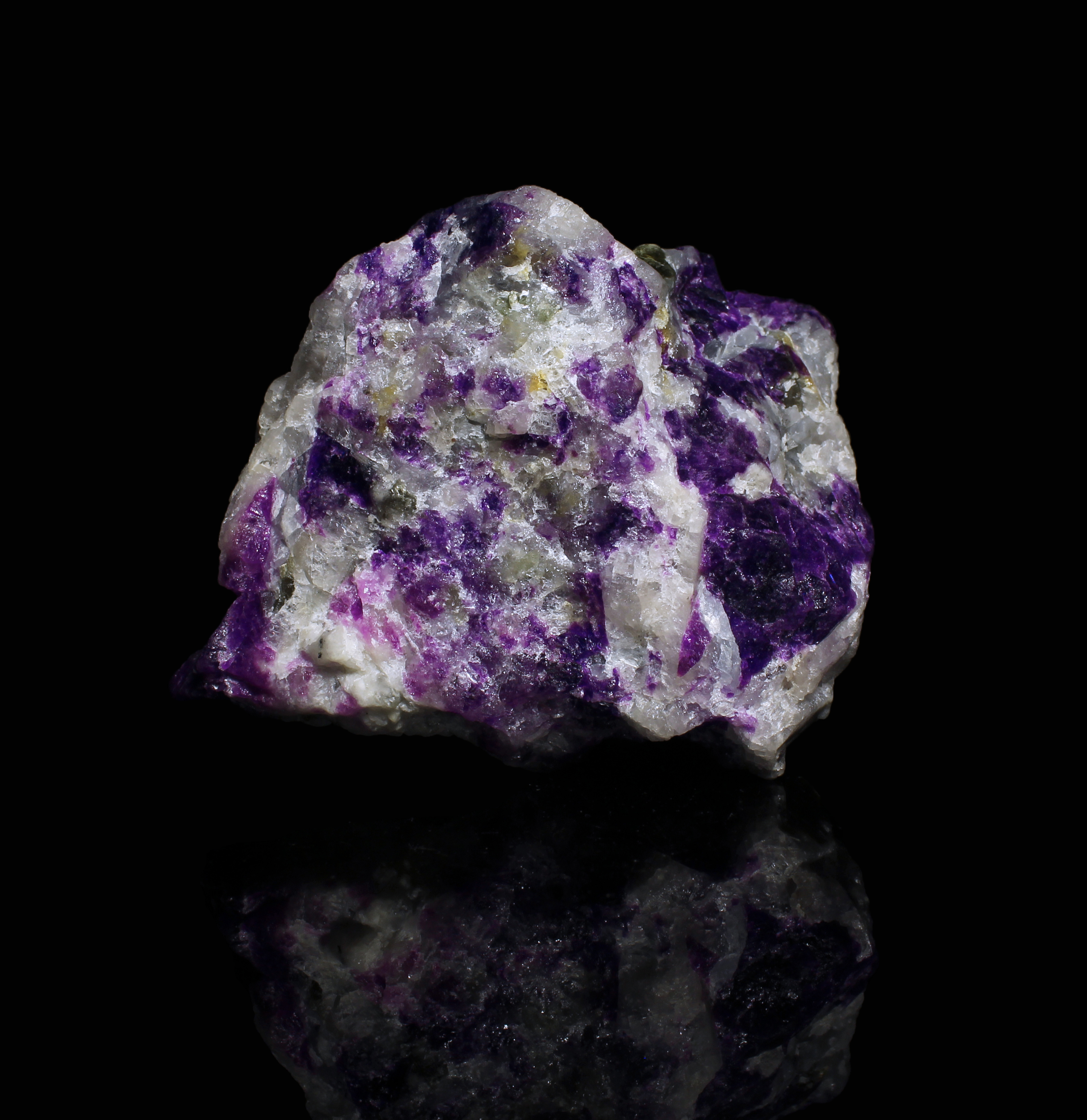 Tenebrescence after exposure to shortwave UV light. Side 2.