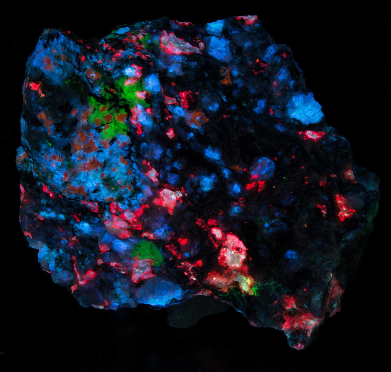 Fluorescence under shortwave UV light.