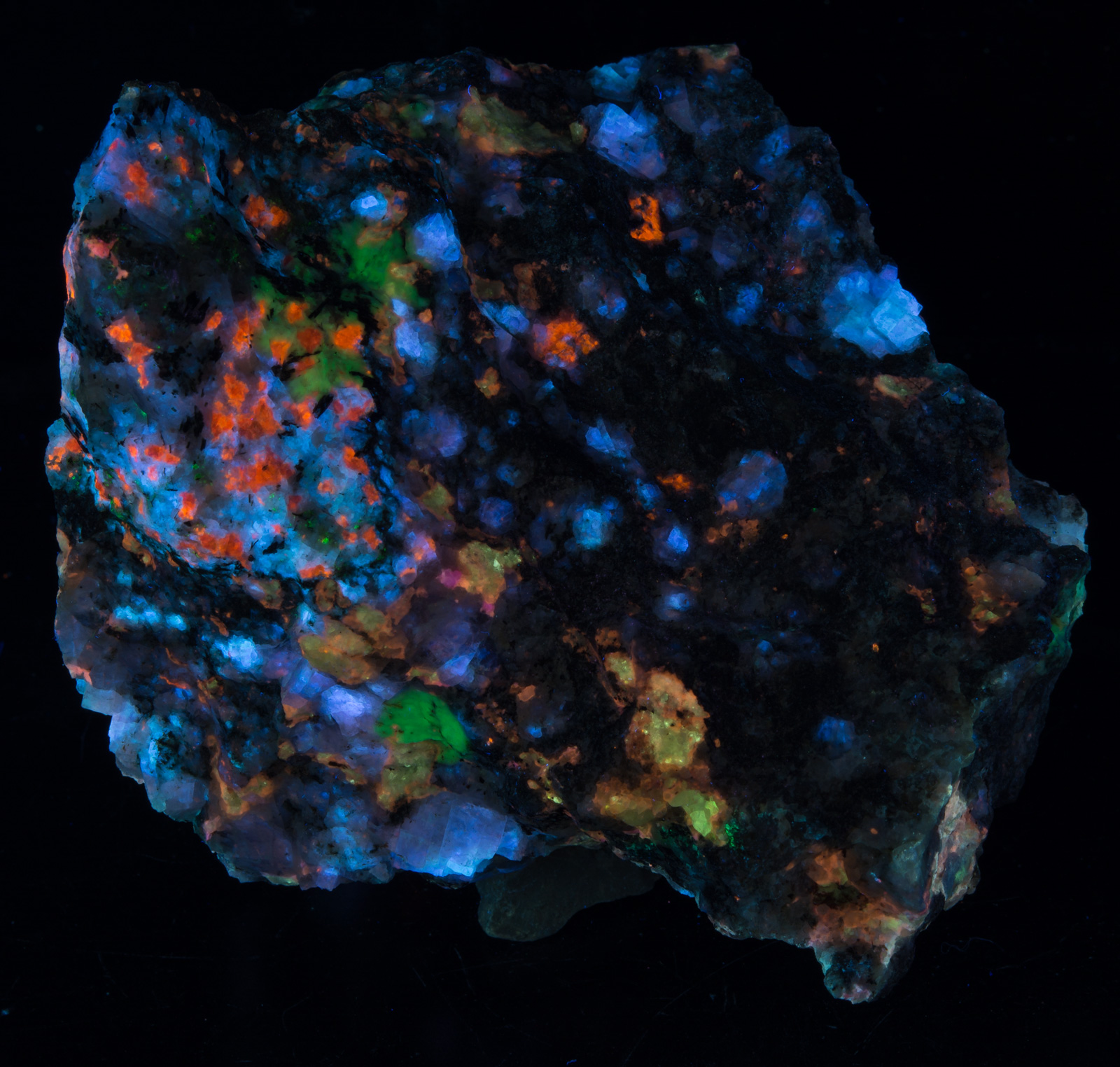 Fluorescence under midwave UV light.