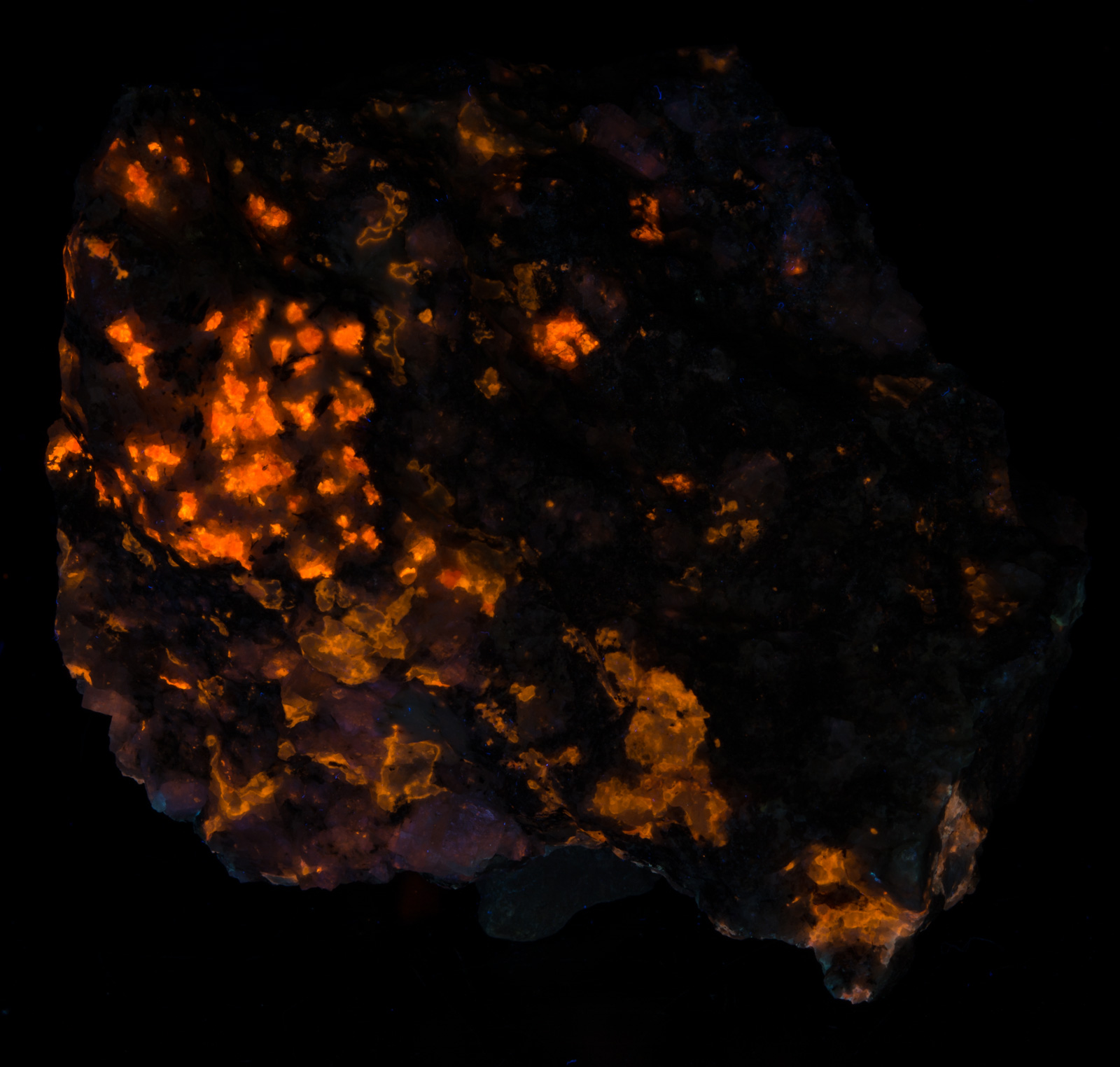 Fluorescence under longwave UV light.