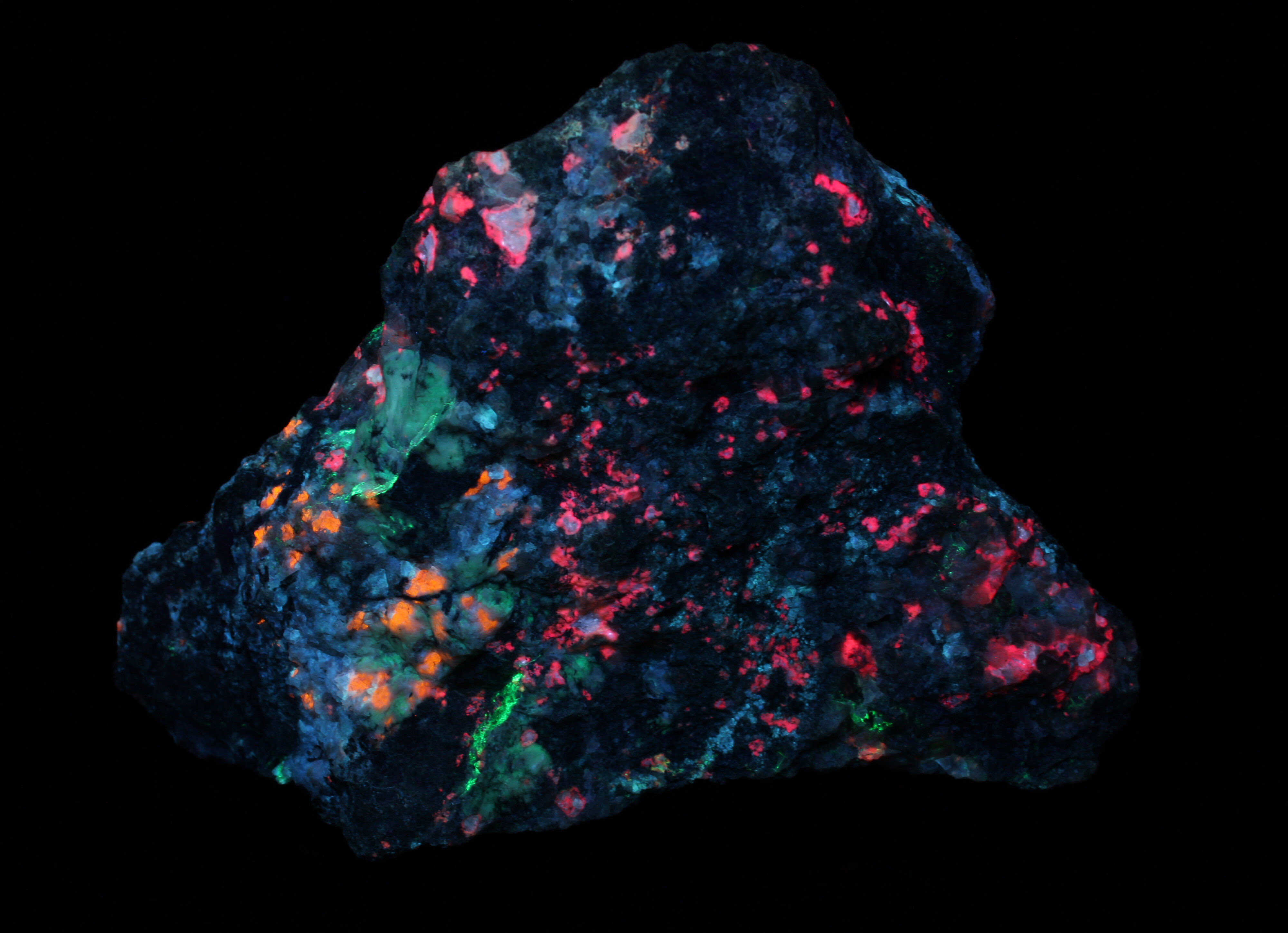 Fluorescence under longwave and shortwave UV light.