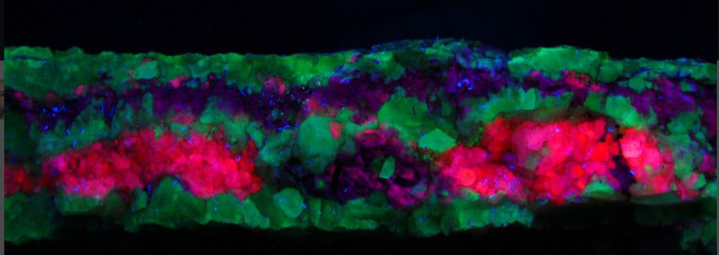 Fluorescence under shortwave UV light.