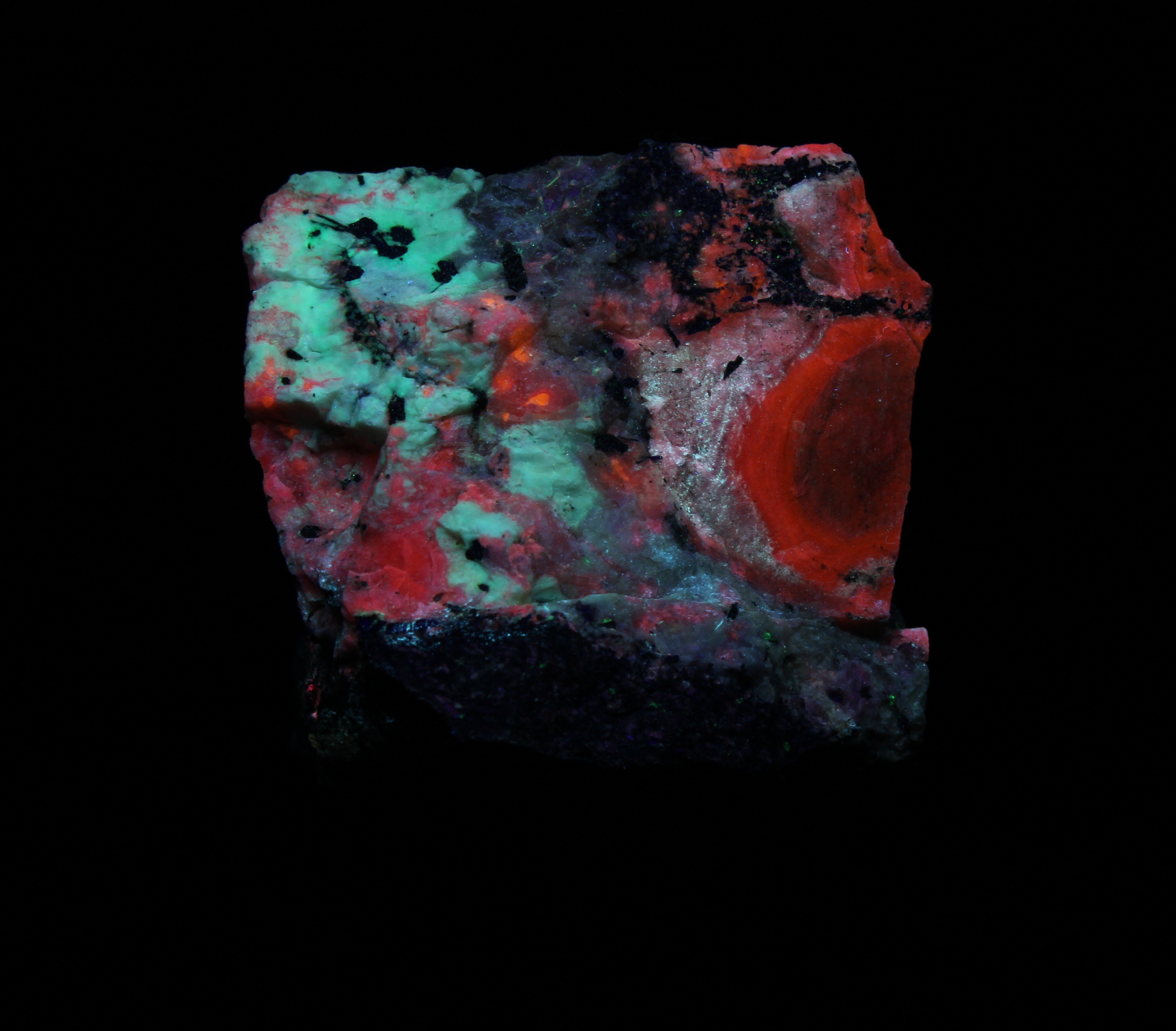 Fluorescence under shortwave UV light.