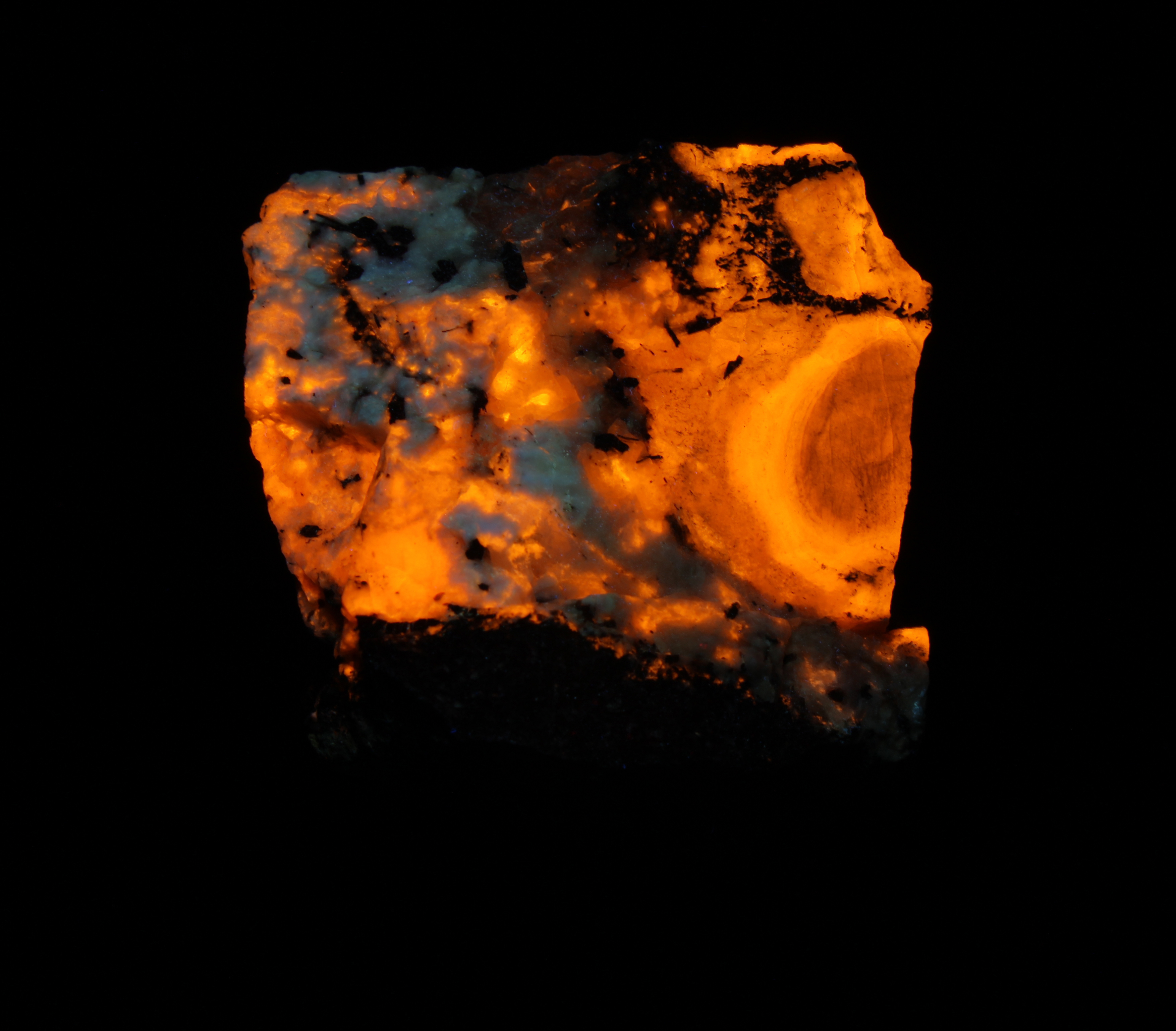 Fluorescence under longwave UV light.