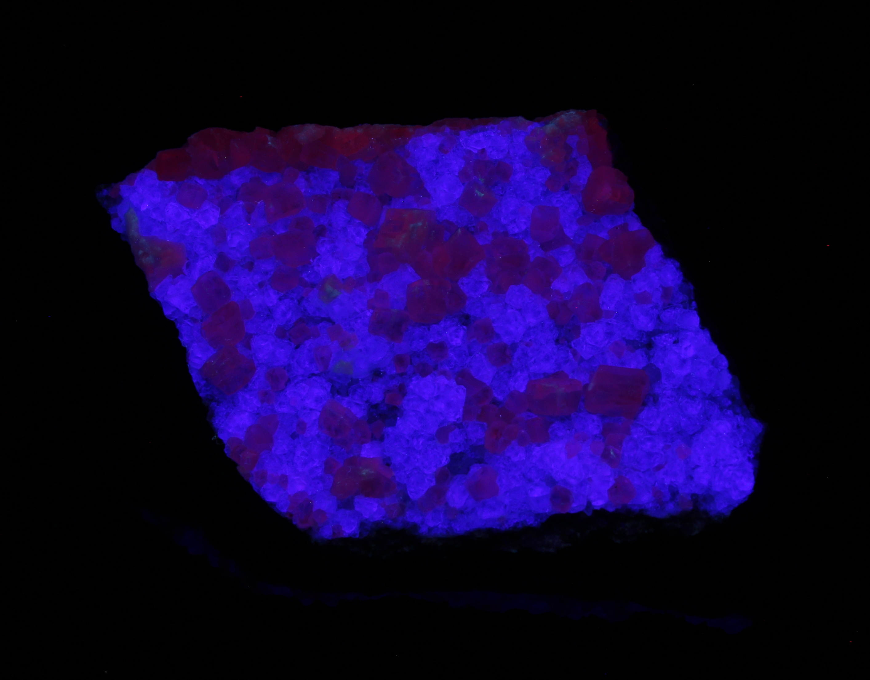 Fluorescence under shortwave UV light.
