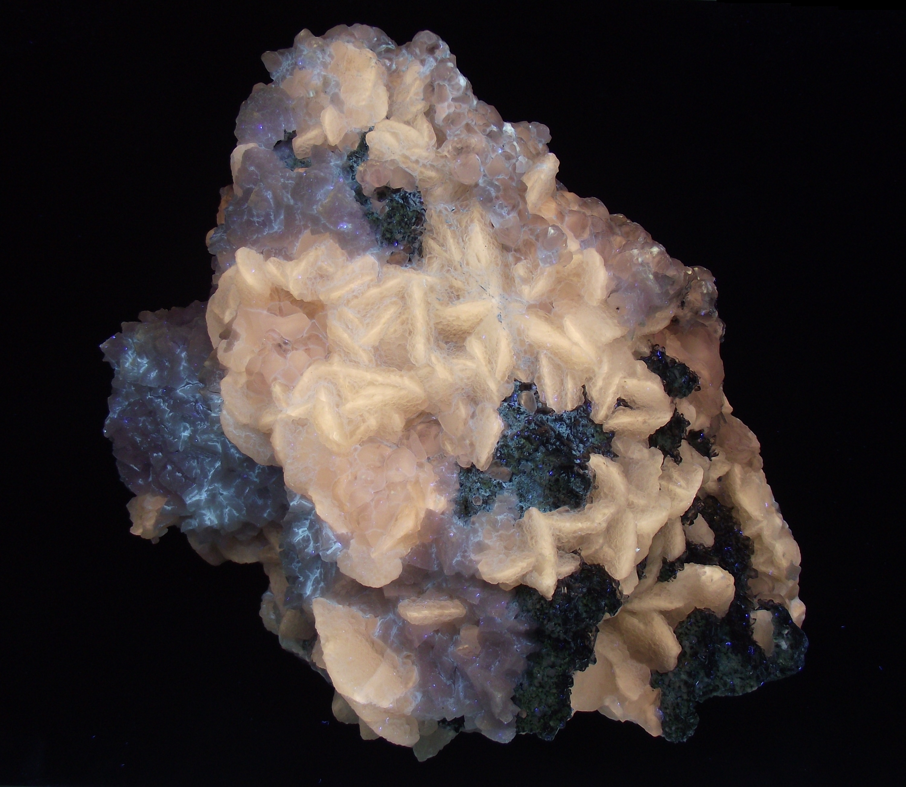 Fluorescence under longwave UV light.