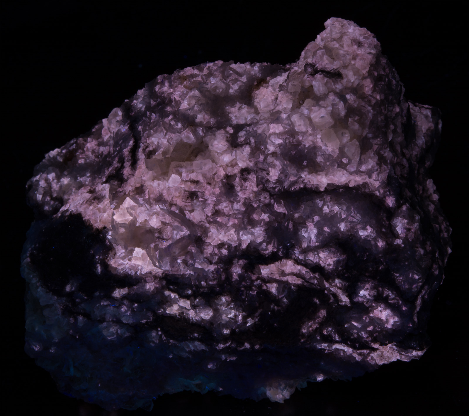 Fluorescence under shortwave UV light.