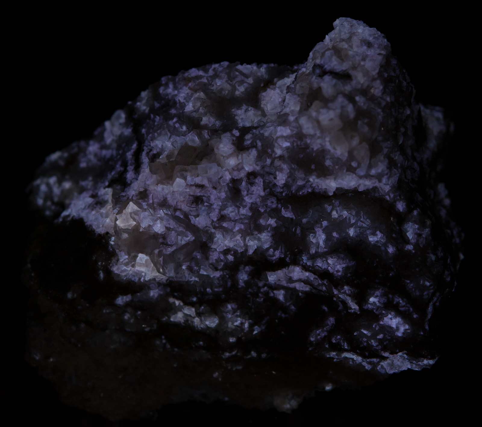 Fluorescence under longwave UV light.