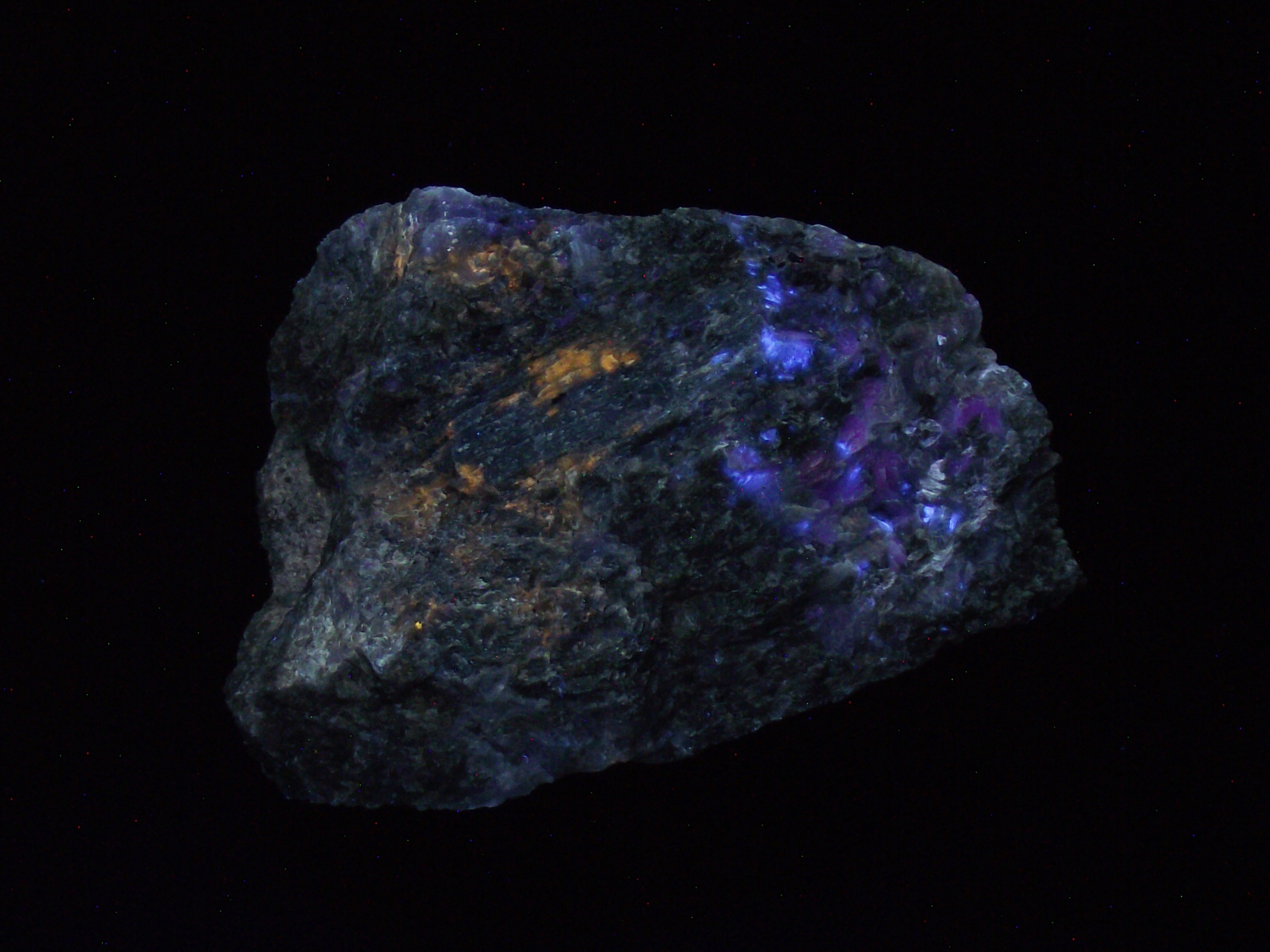 Fluorescence under midwave UV light.