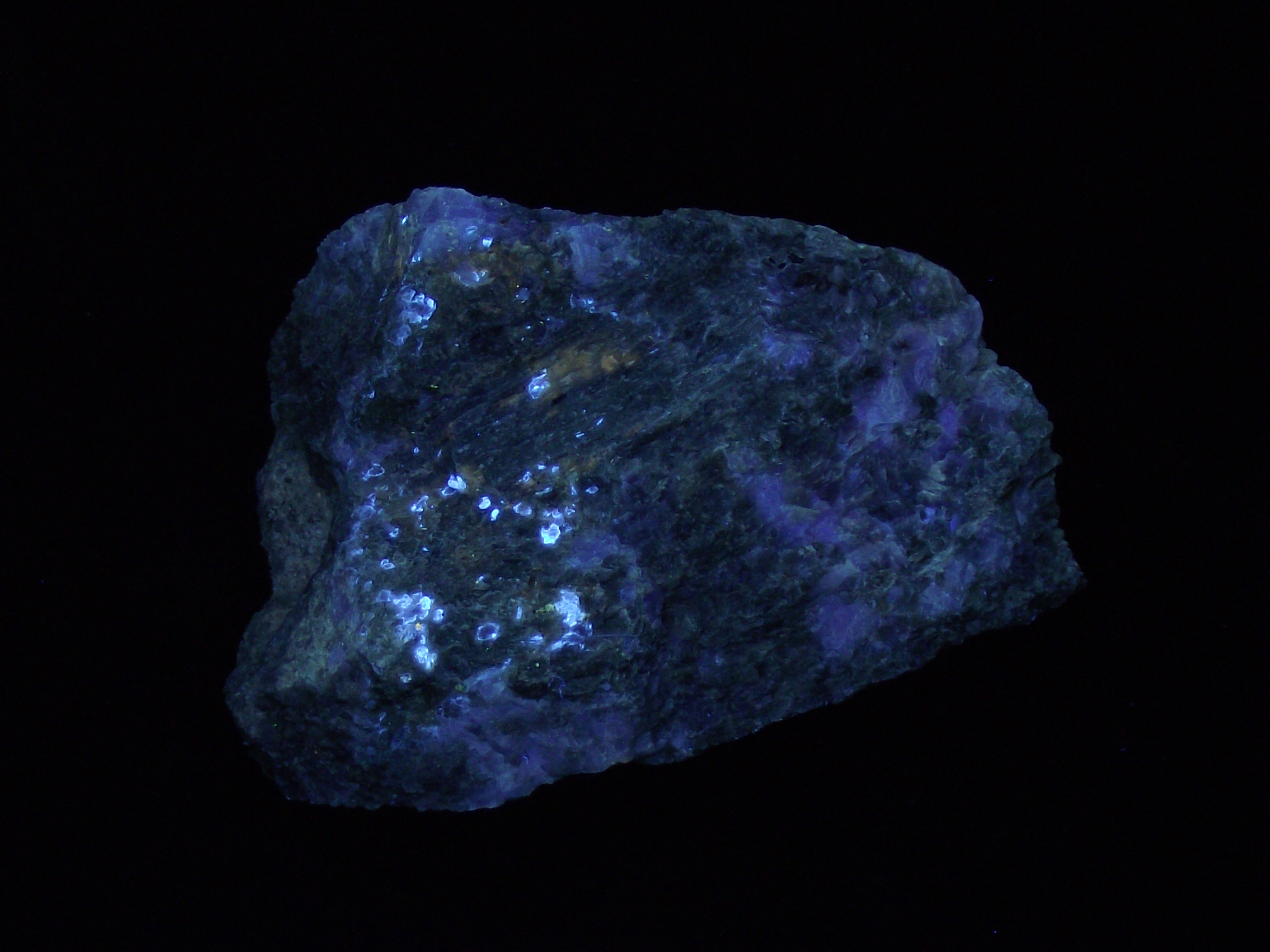 Fluorescence under shortwave UV light.