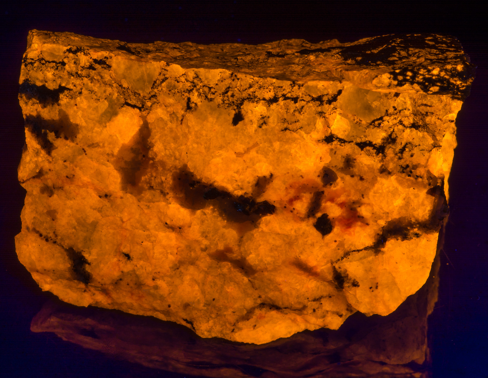 Fluorescence under longwave UV light.
