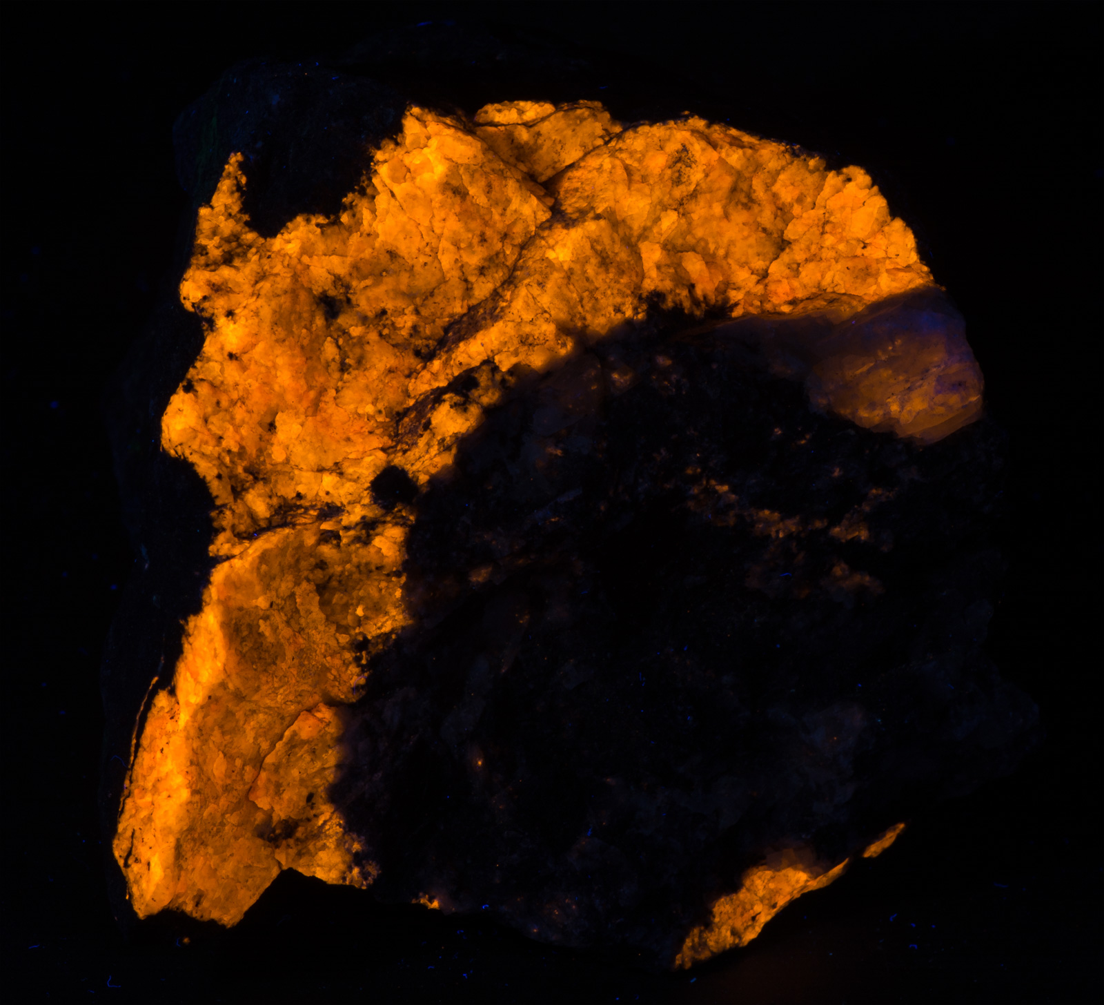 Fluorescence under longwave UV light.