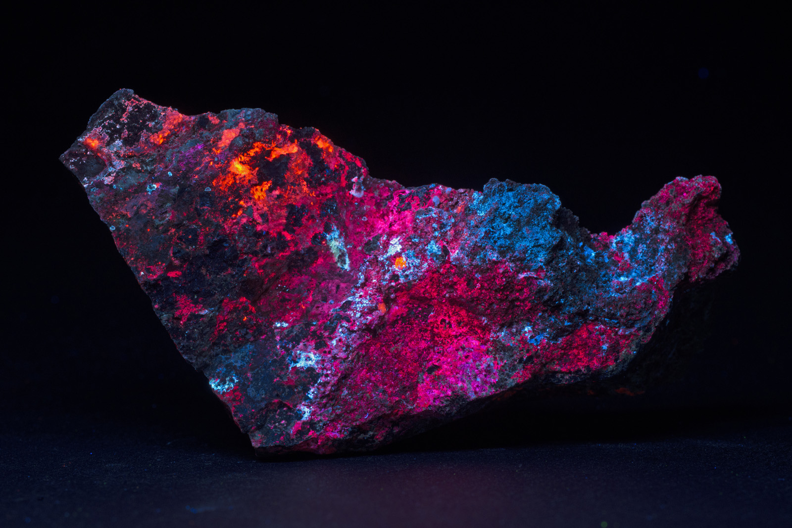 Fluorescence under shortwave UV light.