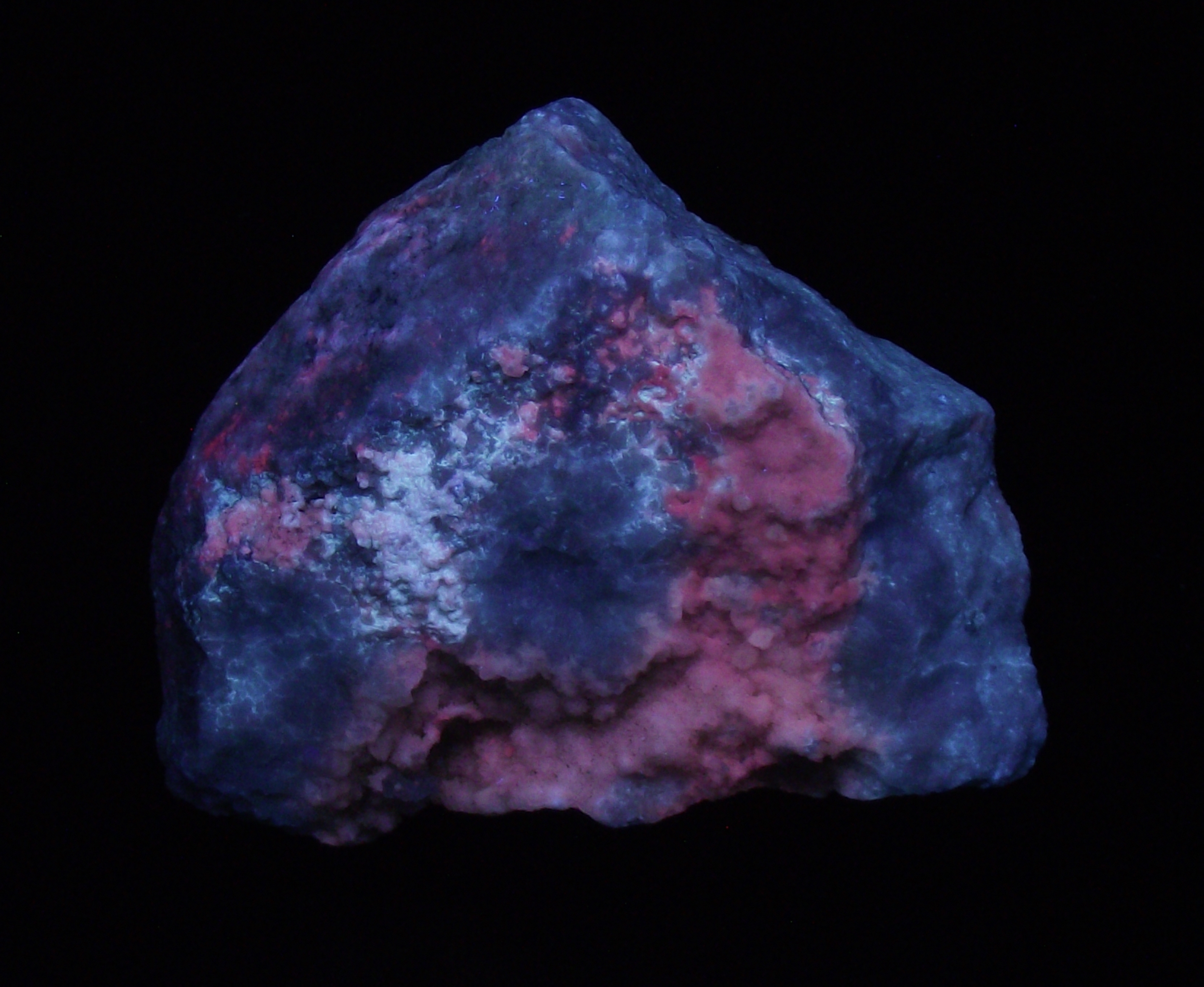 Fluorescence under shortwave UV light.