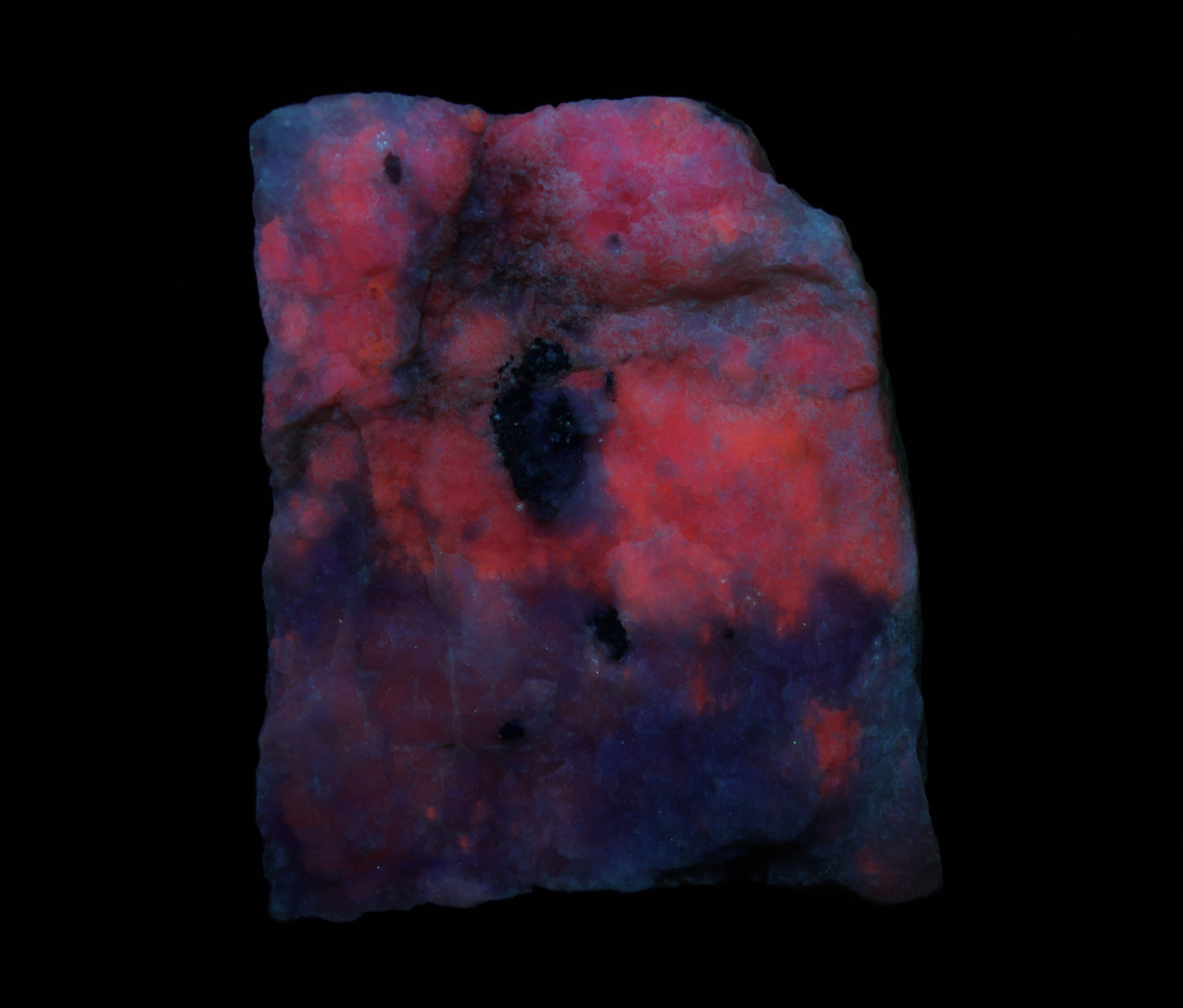 Fluorescence under shortwave UV light. Initial fluorescence.