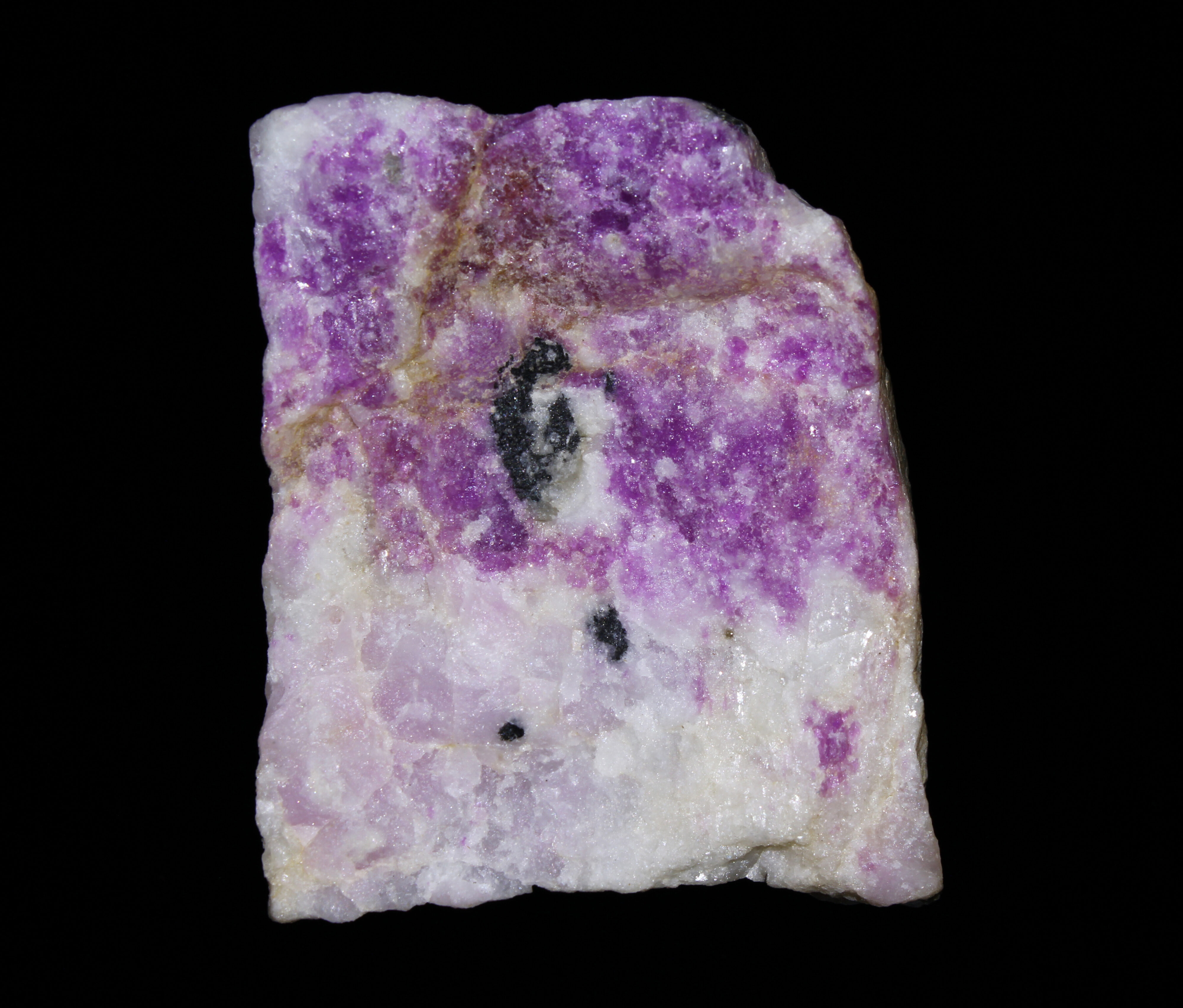 Tenebrescence after exposure to shortwave UV light.