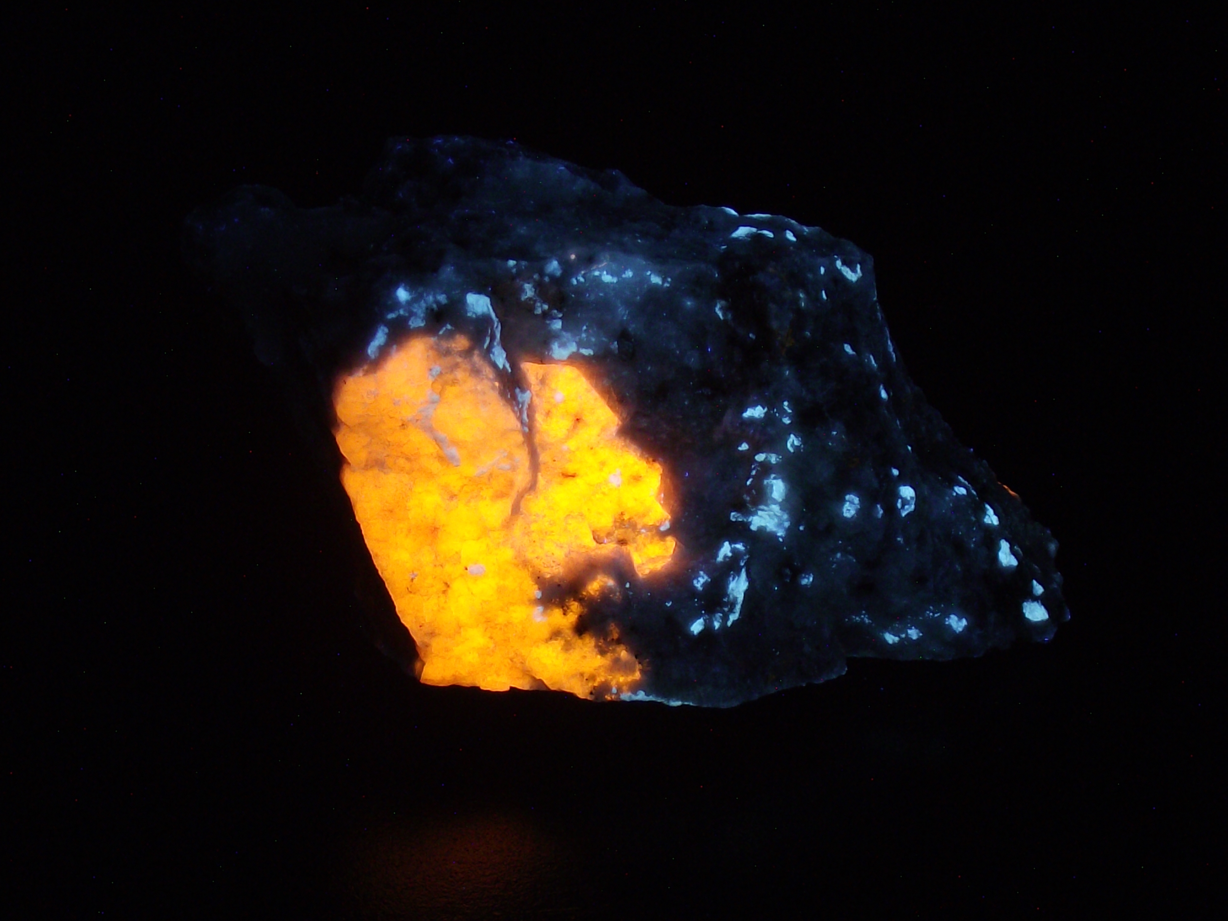 Fluorescence under longwave UV light.