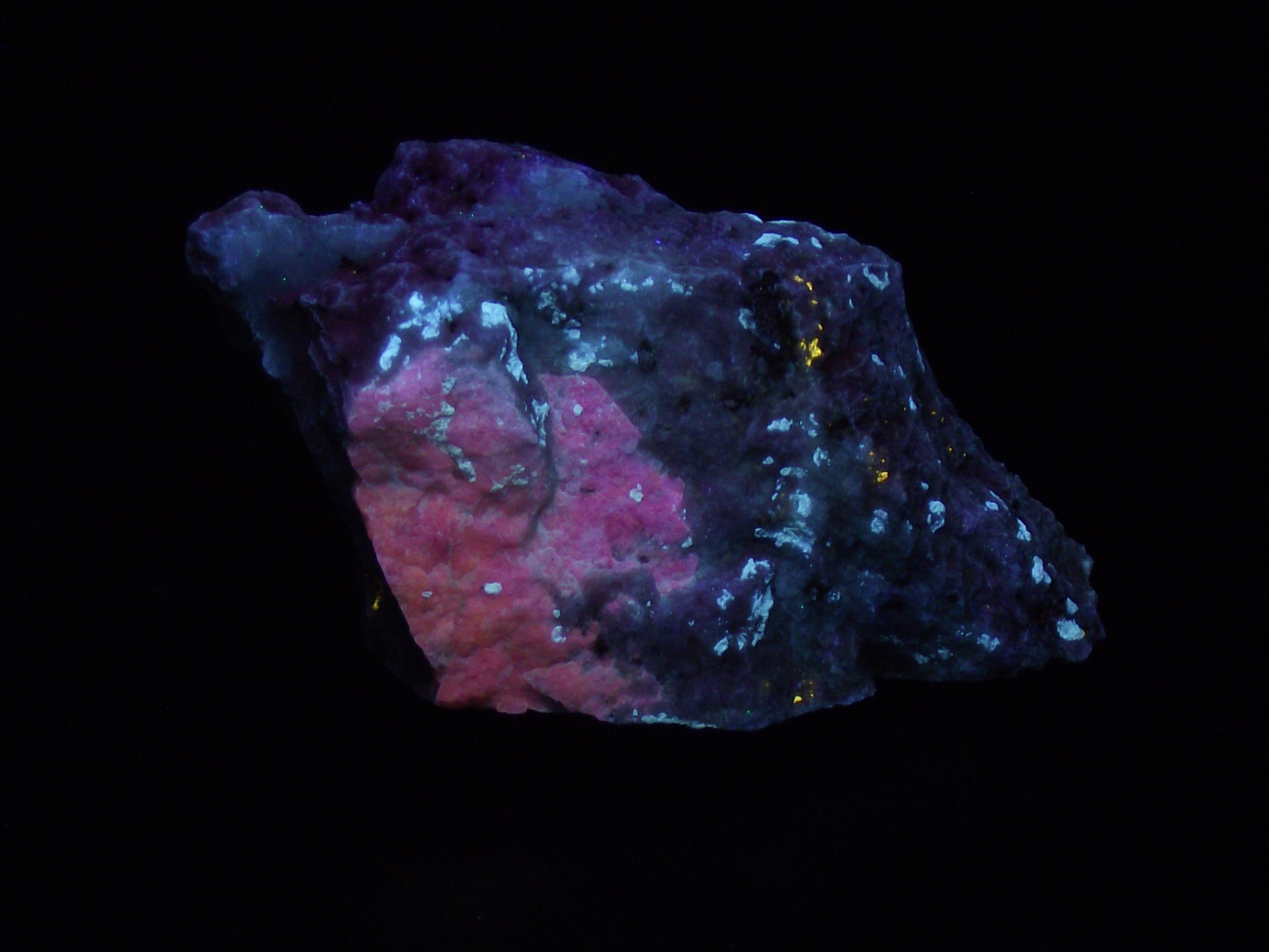 Fluorescence under shortwave UV light.