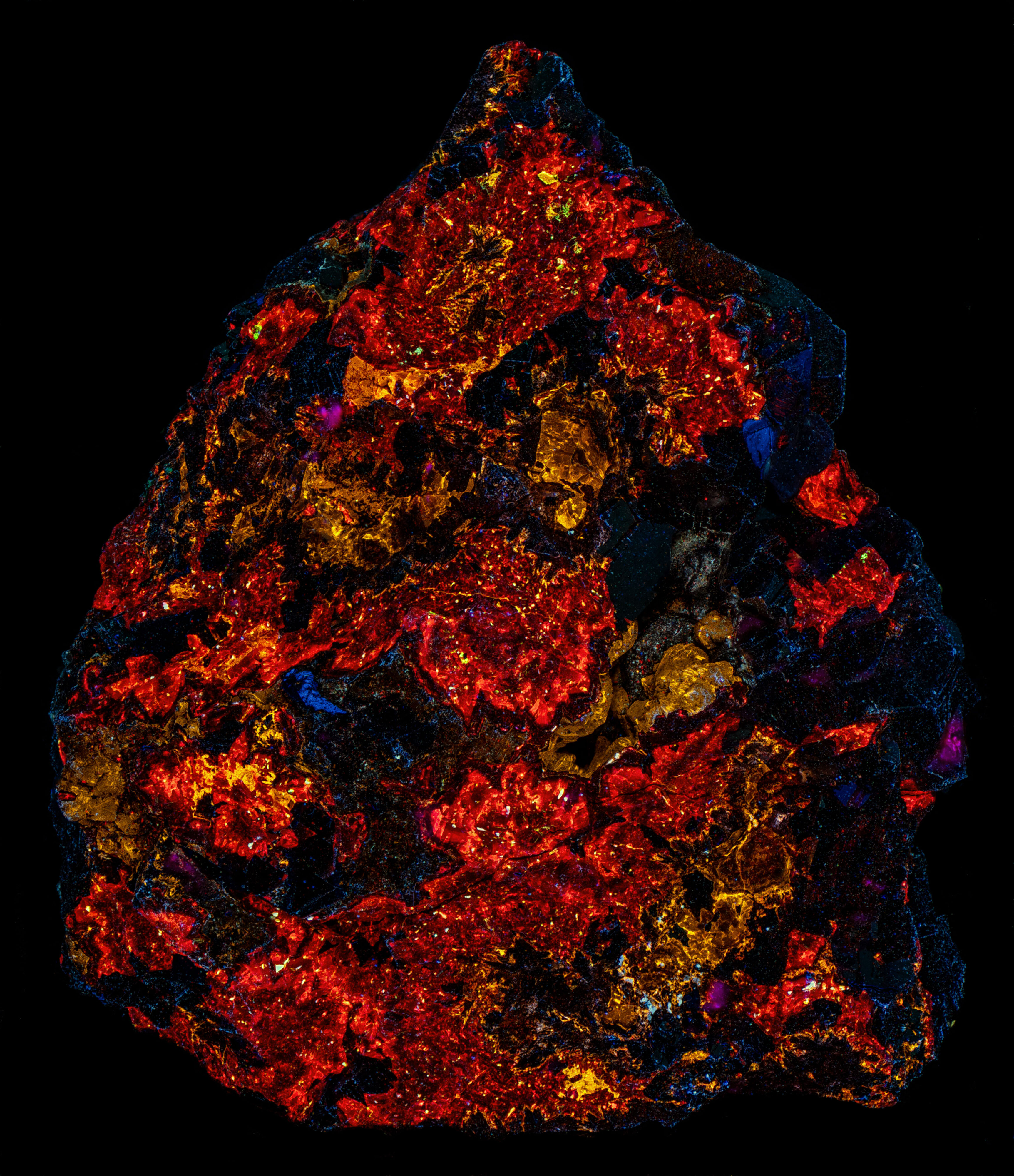 Fluorescence under longwave UV light.