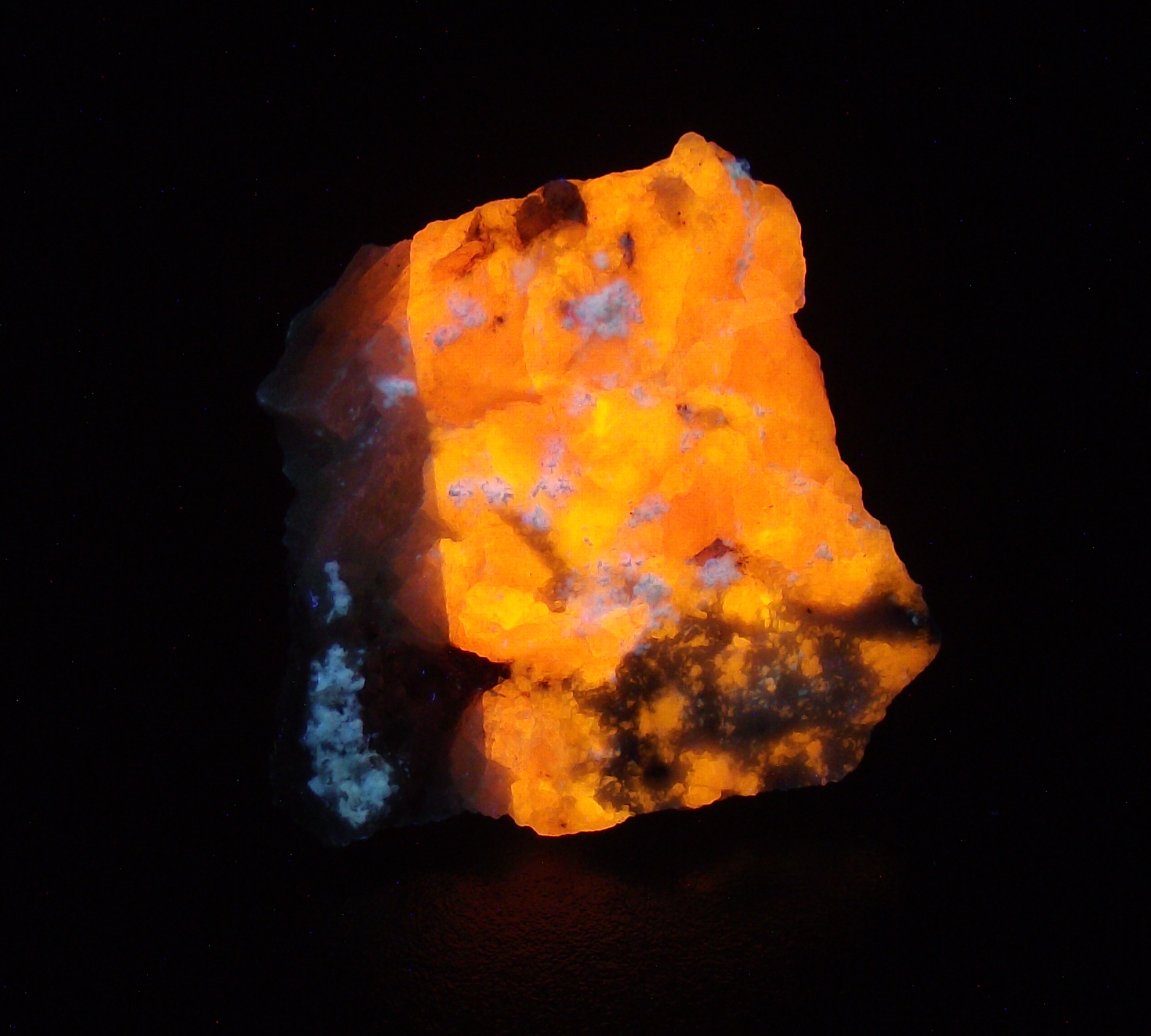 Fluorescence under longwave UV light.