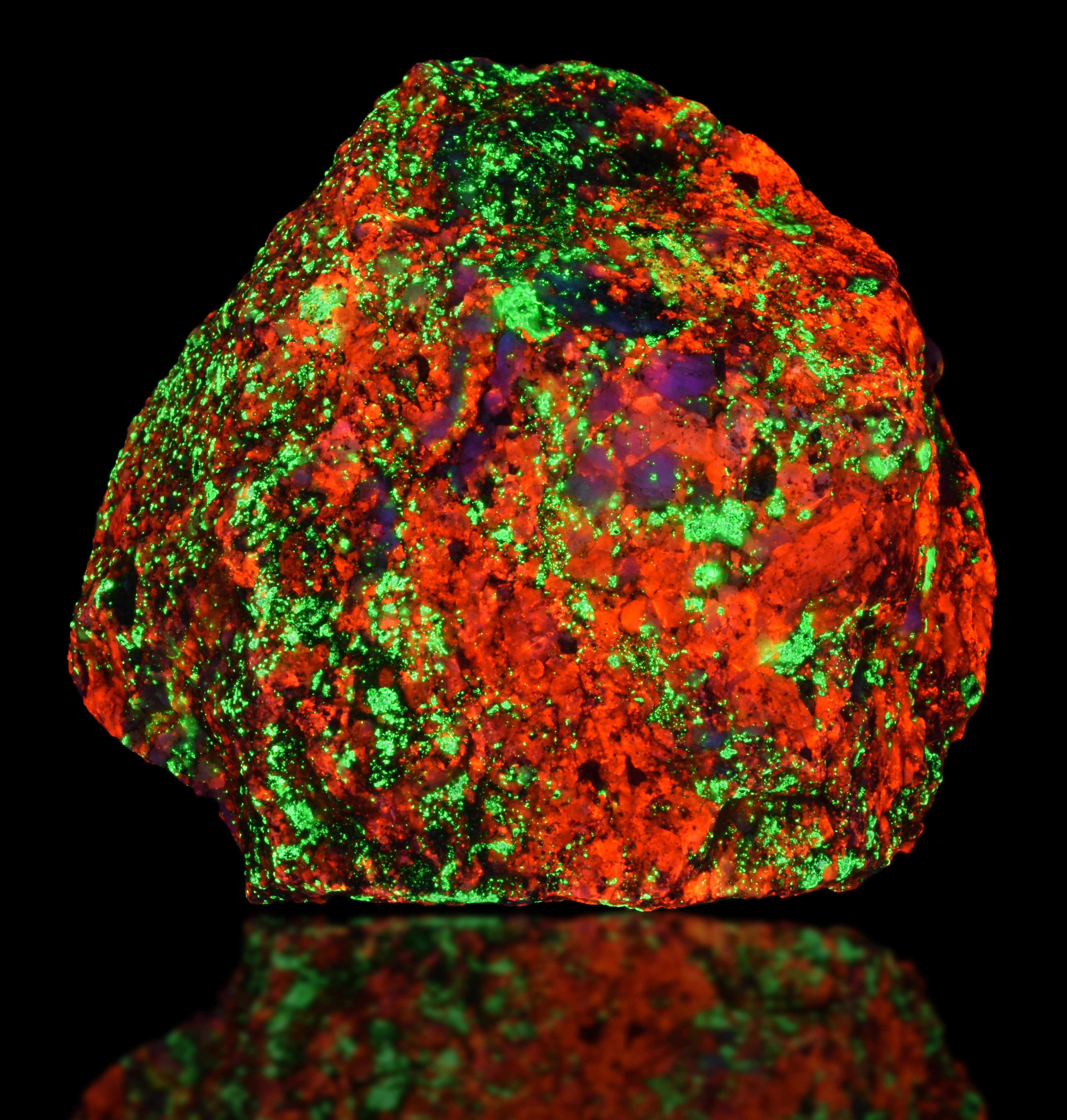 Fluorescence under shortwave UV light.