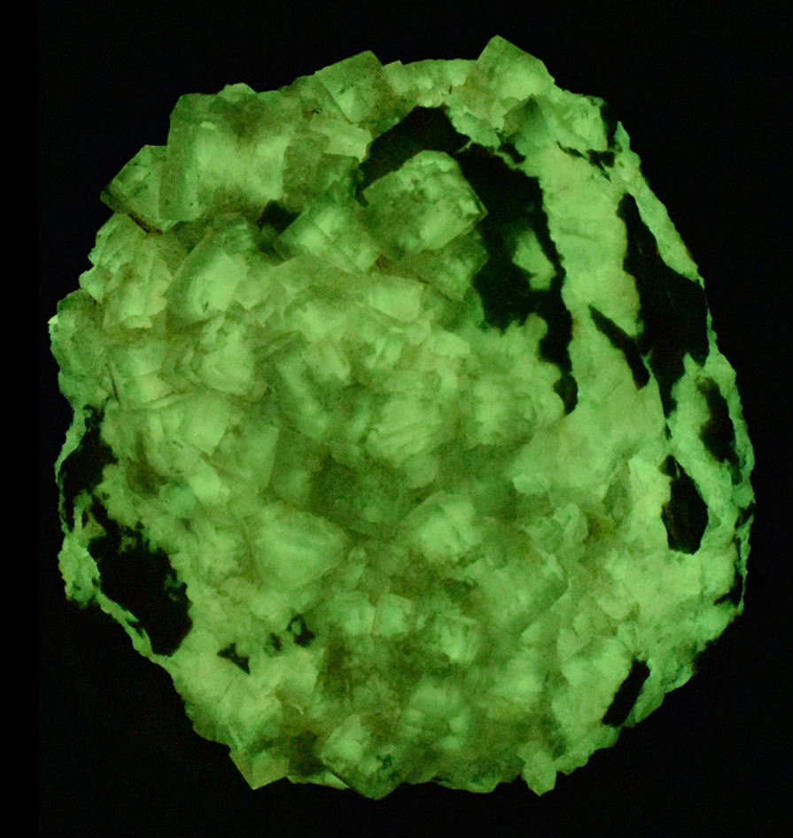 Afterglow after exposure to longwave UV light. Five seconds after UV light is turned off.
