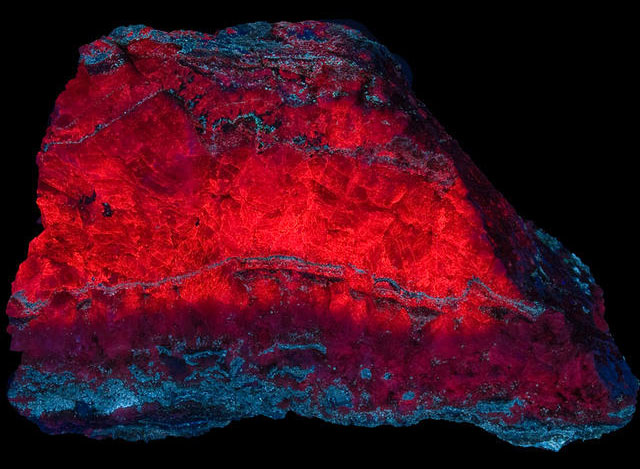Fluorescence under midwave UV light.