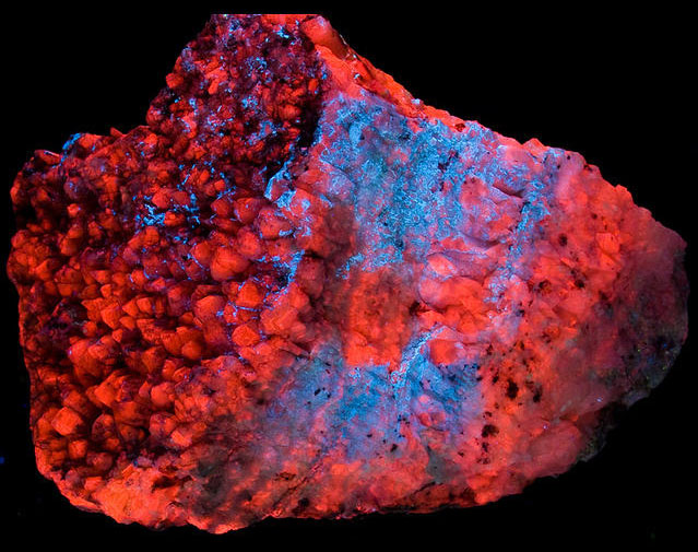 Fluorescence under shortwave UV light.