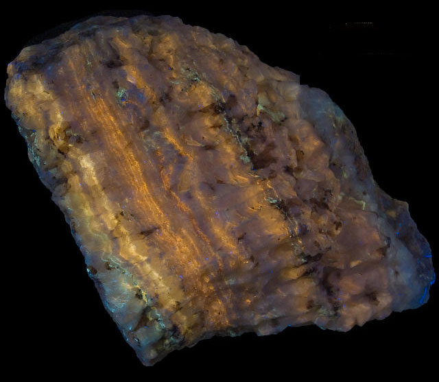 Fluorescence under midwave UV light.