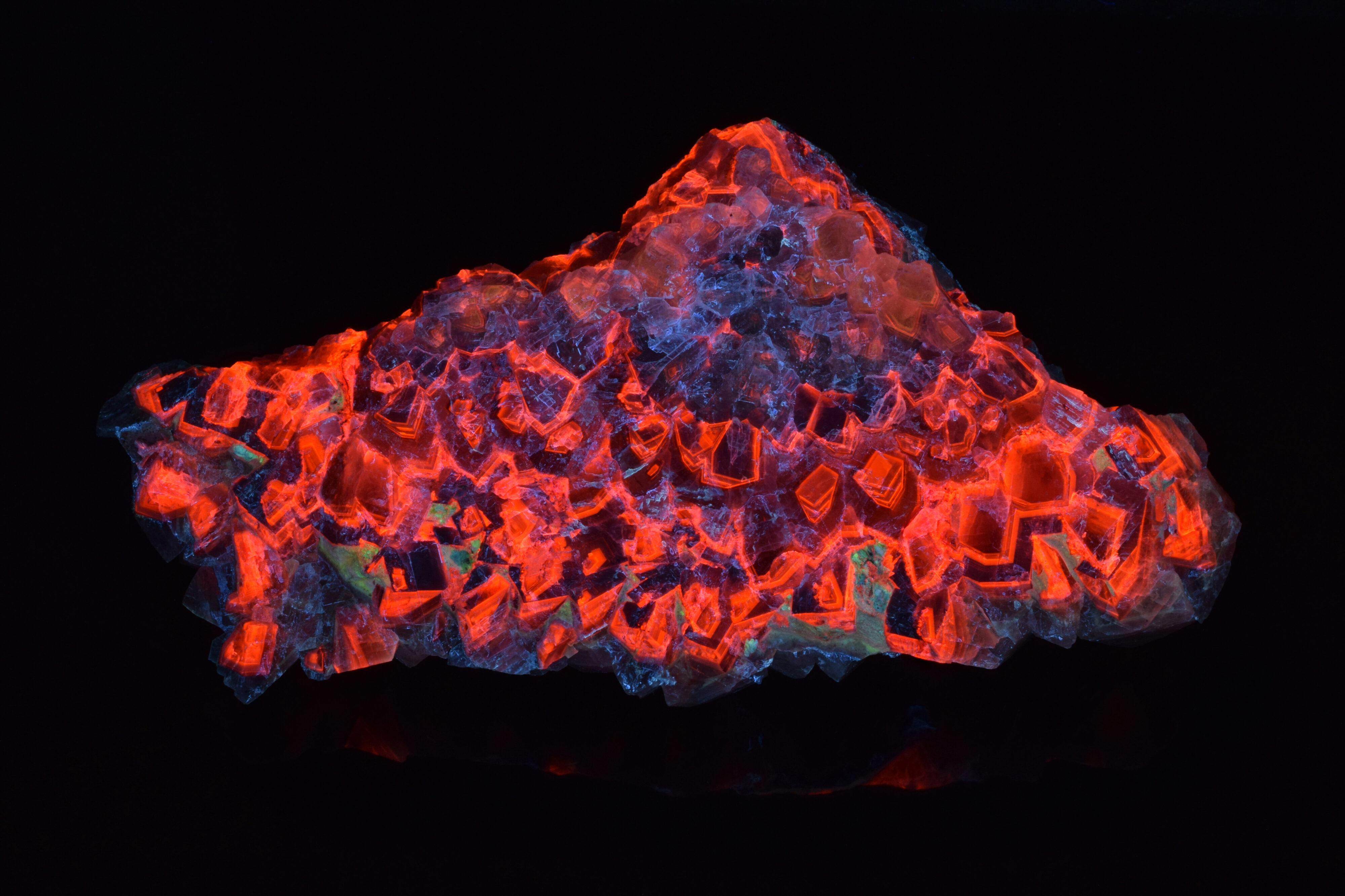 Fluorescence under shortwave UV light. Side 2