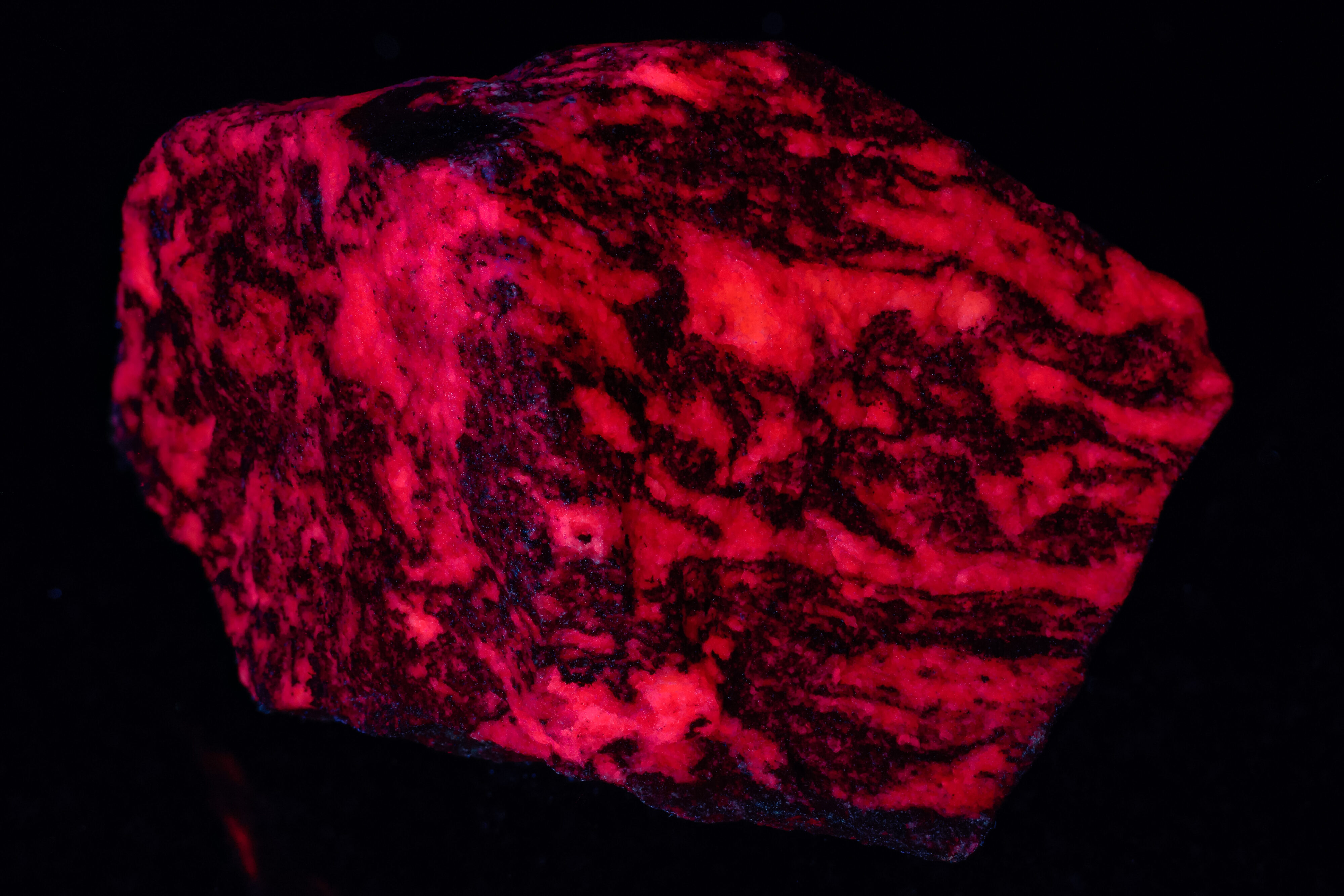Fluorescence under longwave UV light.