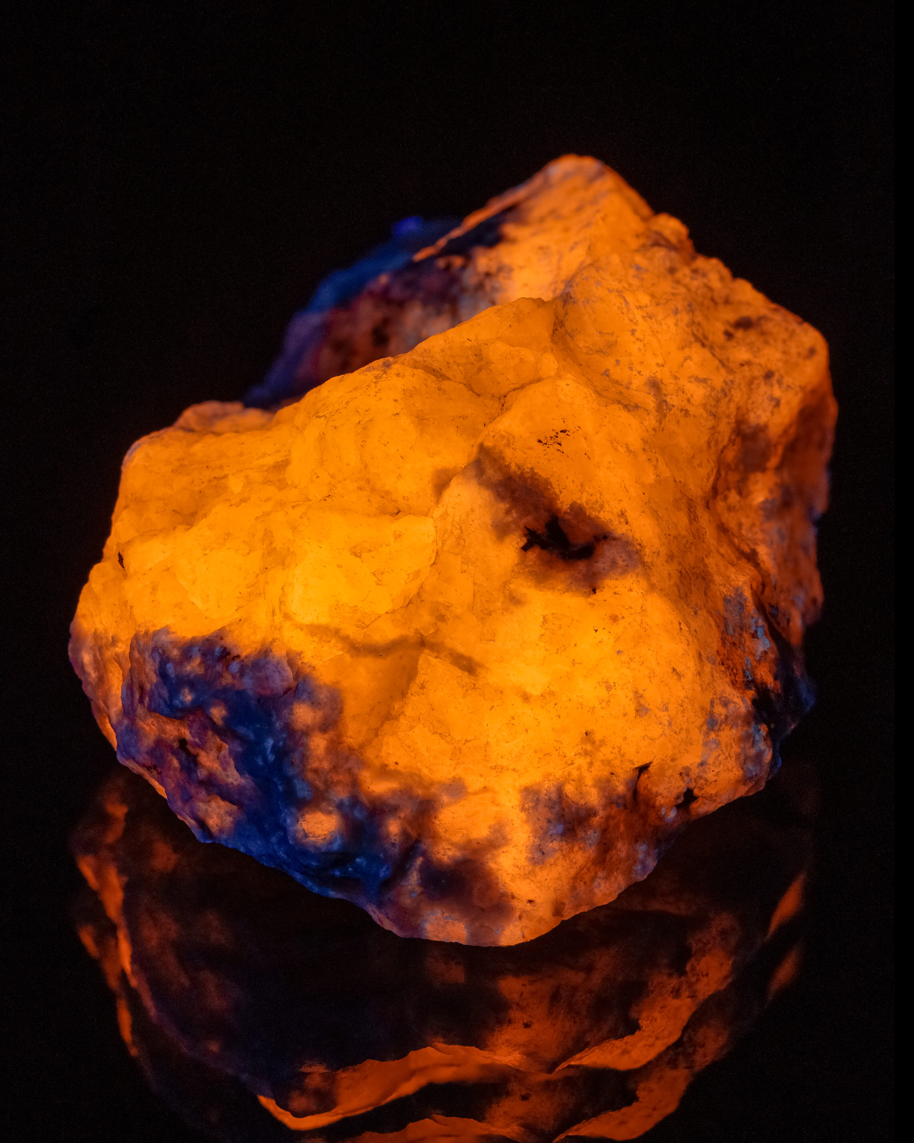 Fluorescence under longwave UV light.