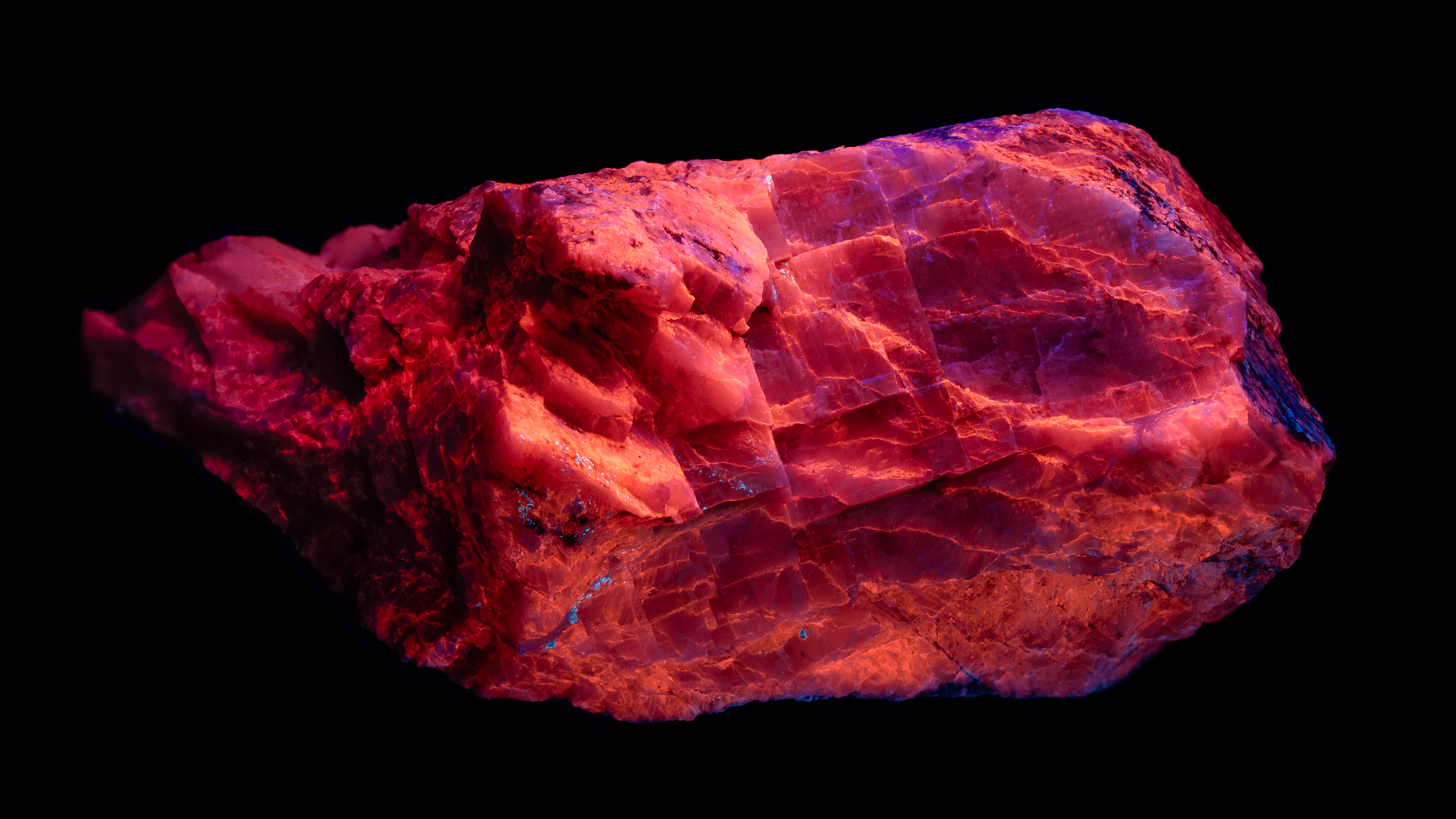 Fluorescence under shortwave UV light.