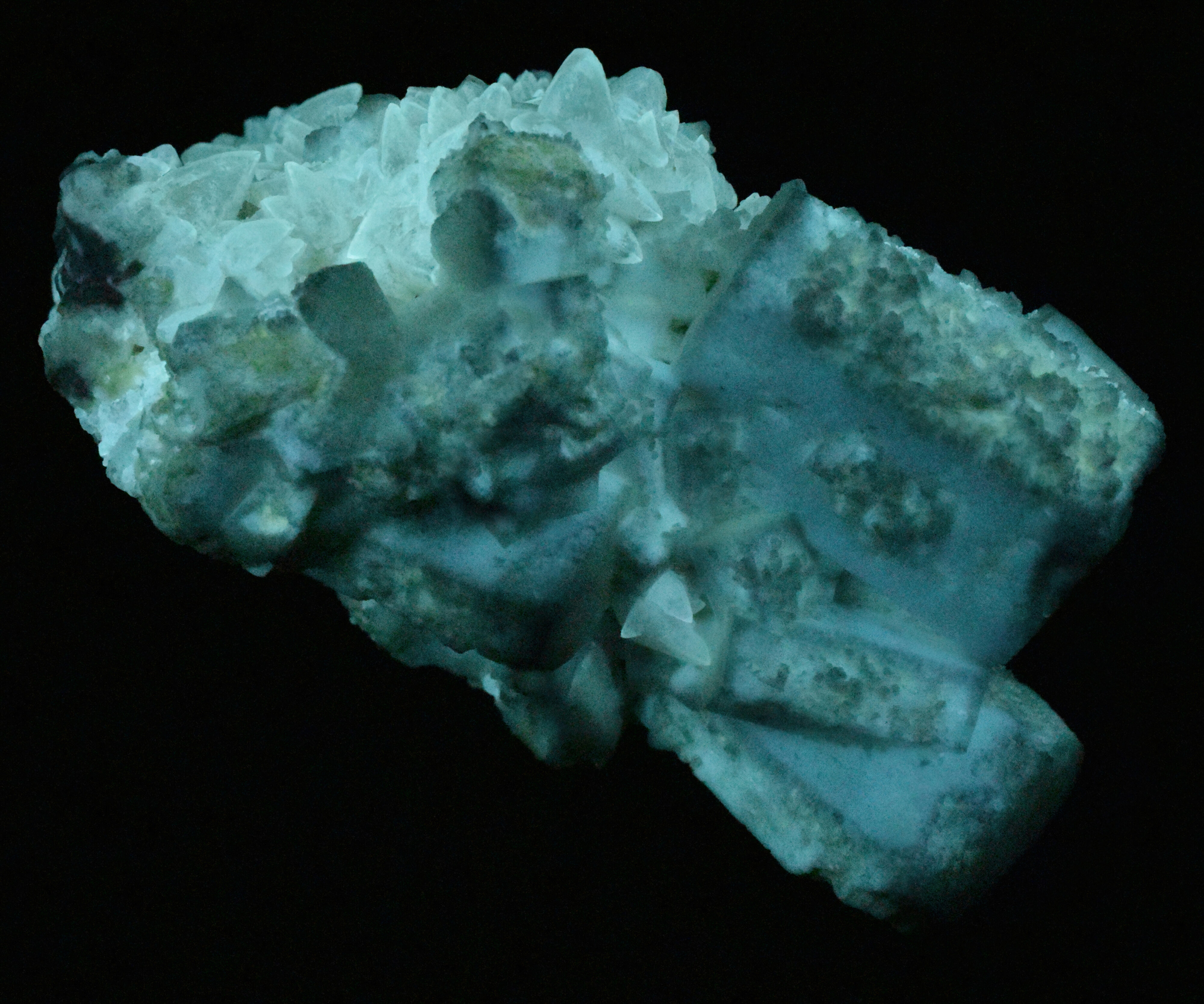 Afterglow after exposure to shortwave UV light.