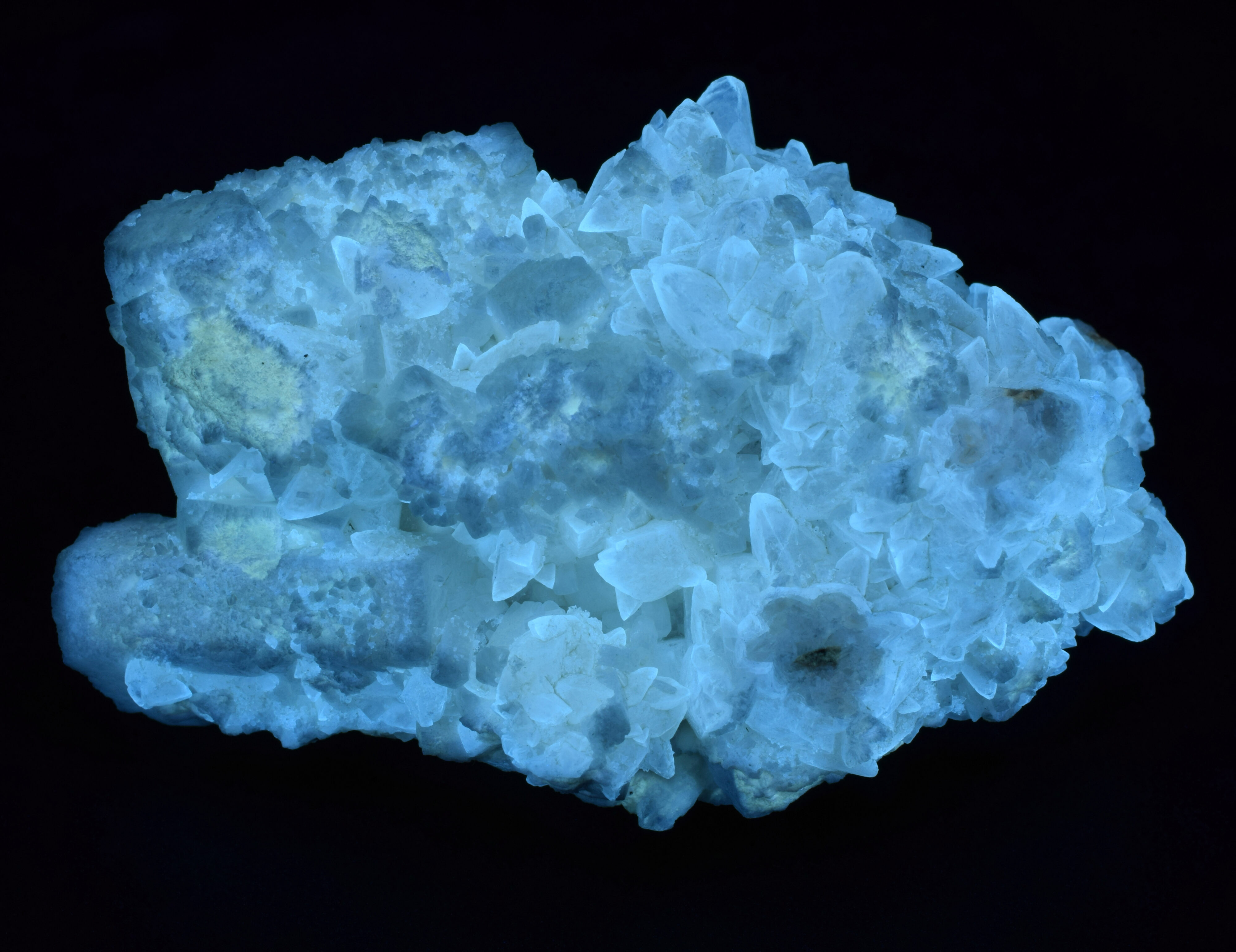 Fluorescence under longwave UV light. Side 2.