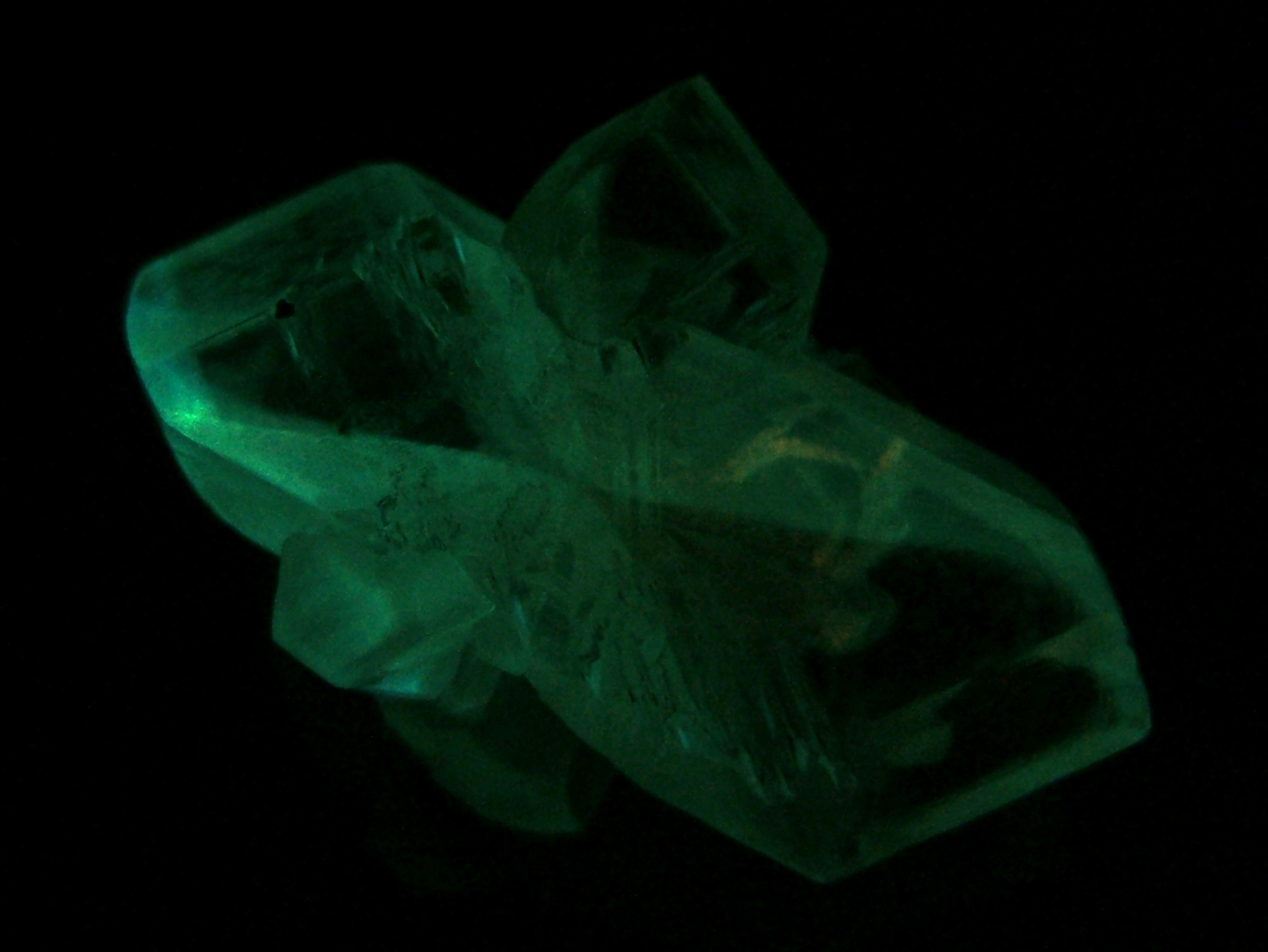 Afterglow after exposure to longwave UV light.
