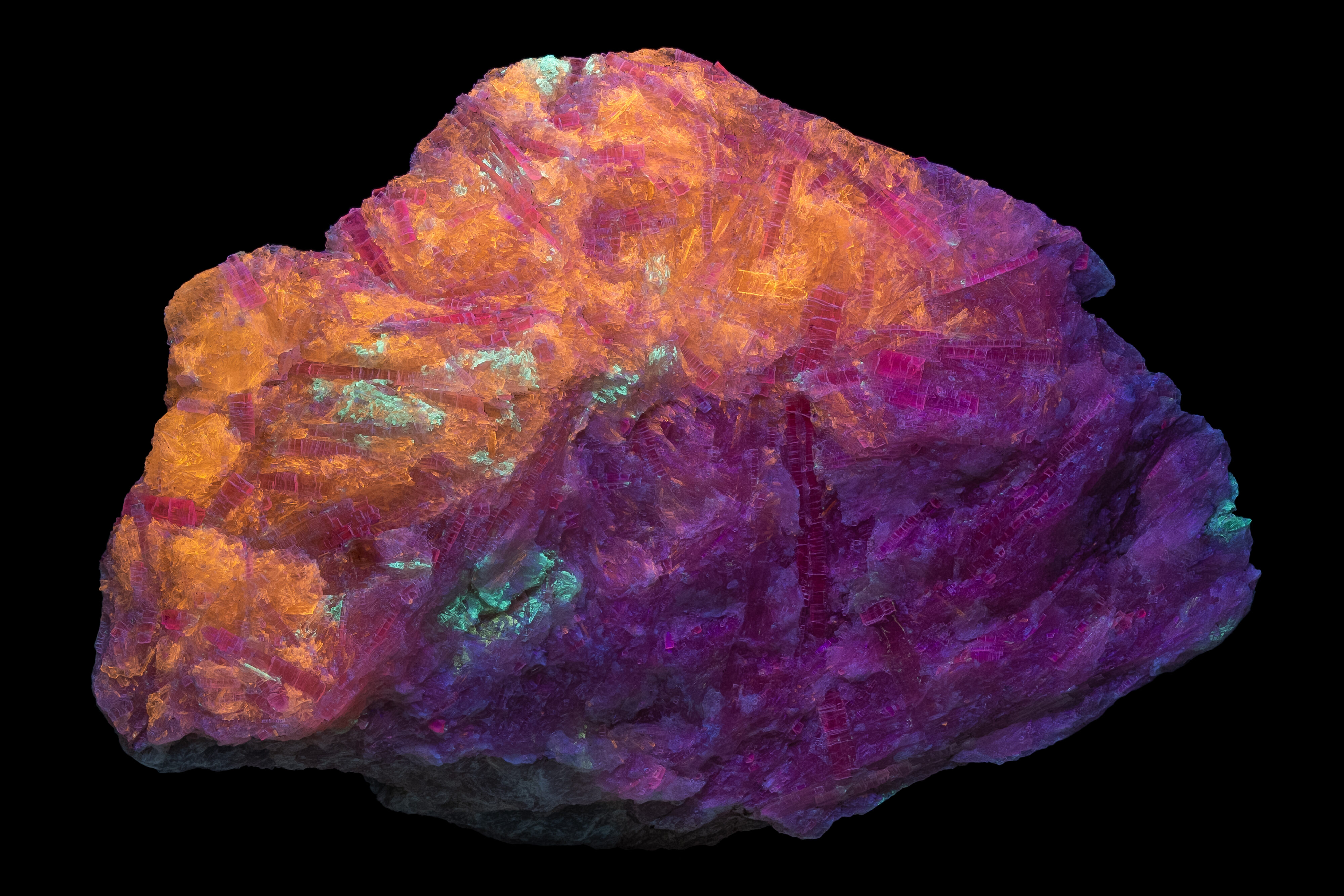 Fluorescence under shortwave UV light.