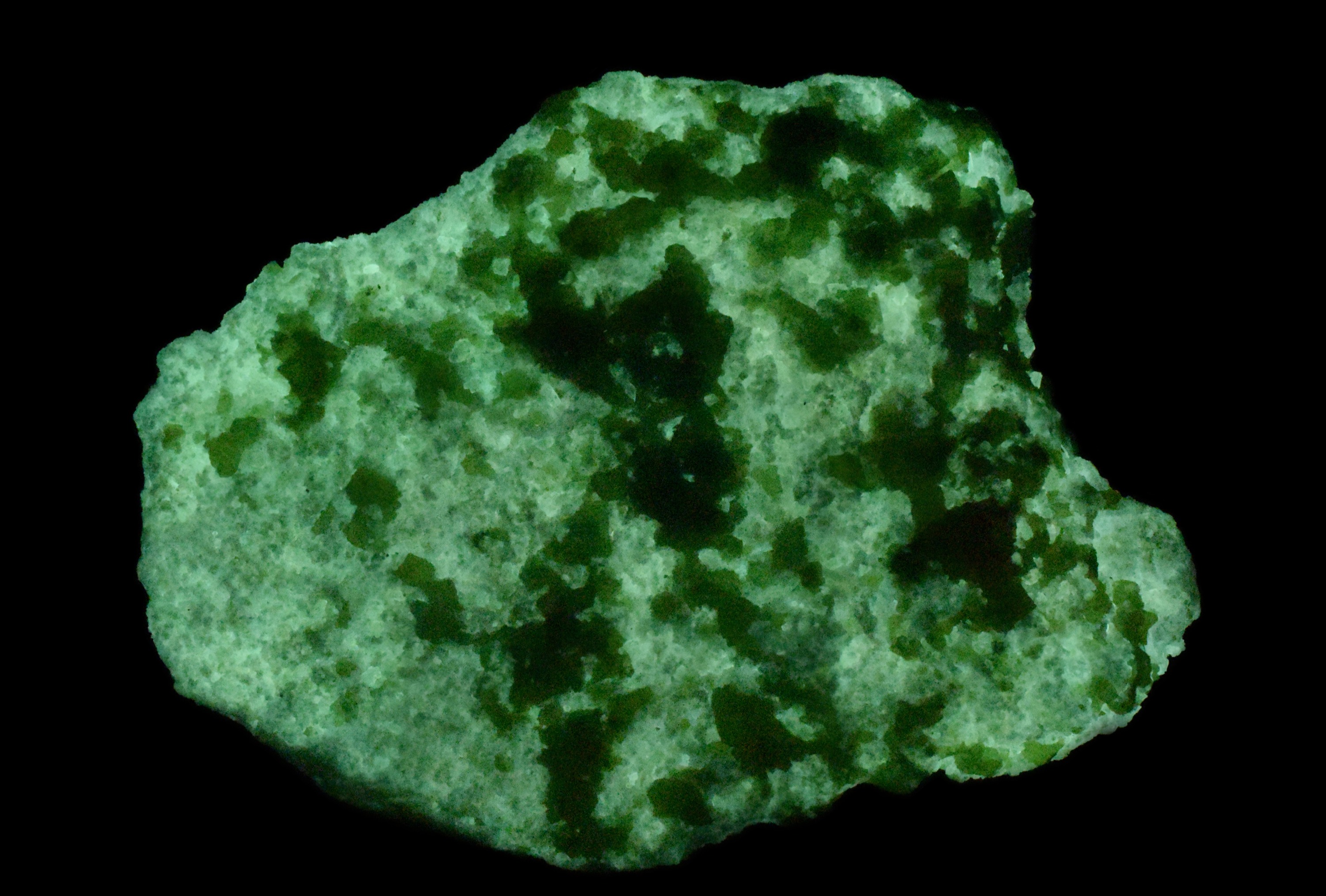 Afterglow after exposure to longwave UV light.