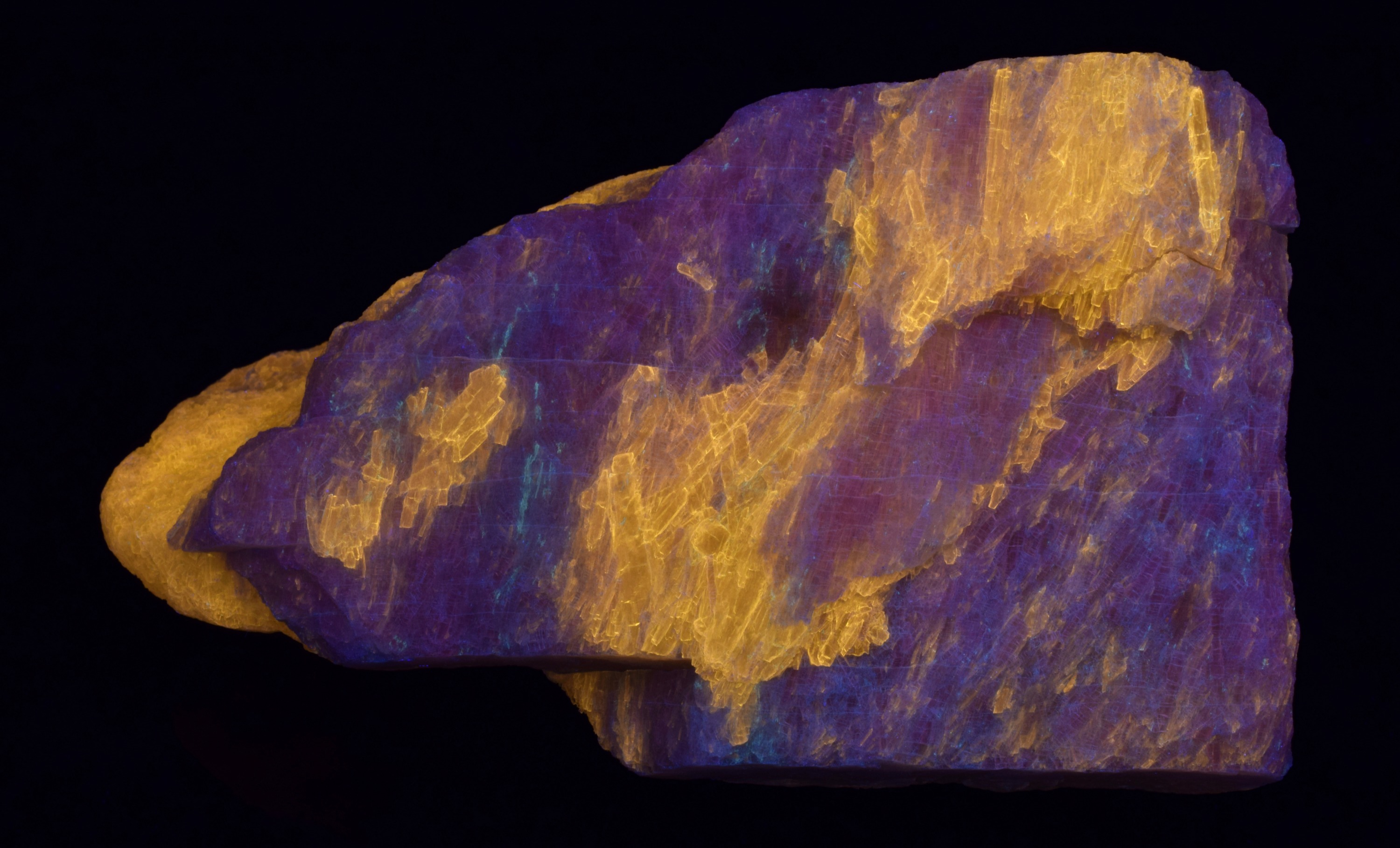 Fluorescence under shortwave UV light.