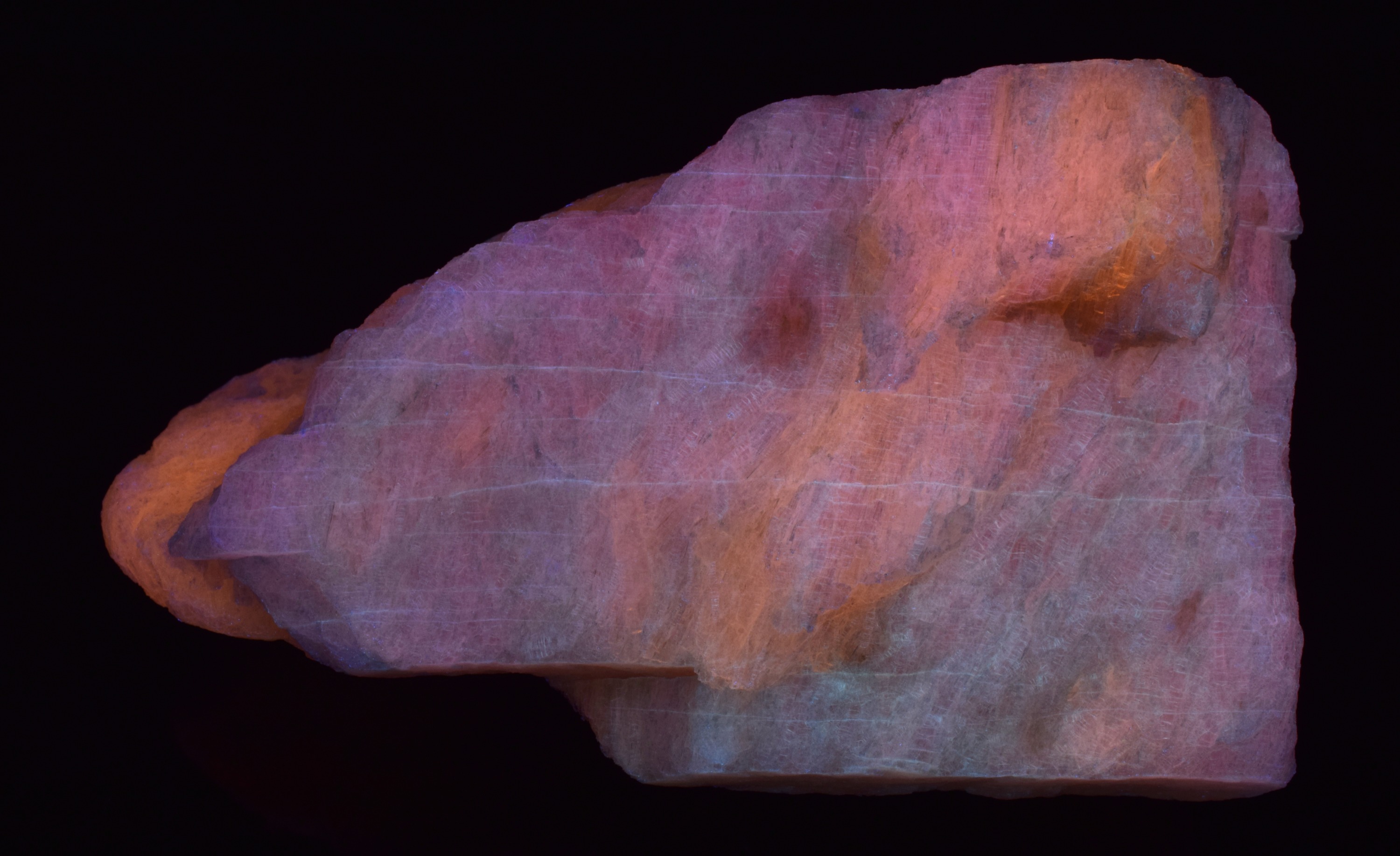 Fluorescence under longwave UV light.
