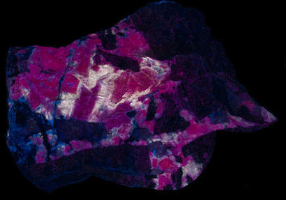 Fluorescence under shortwave UV light.